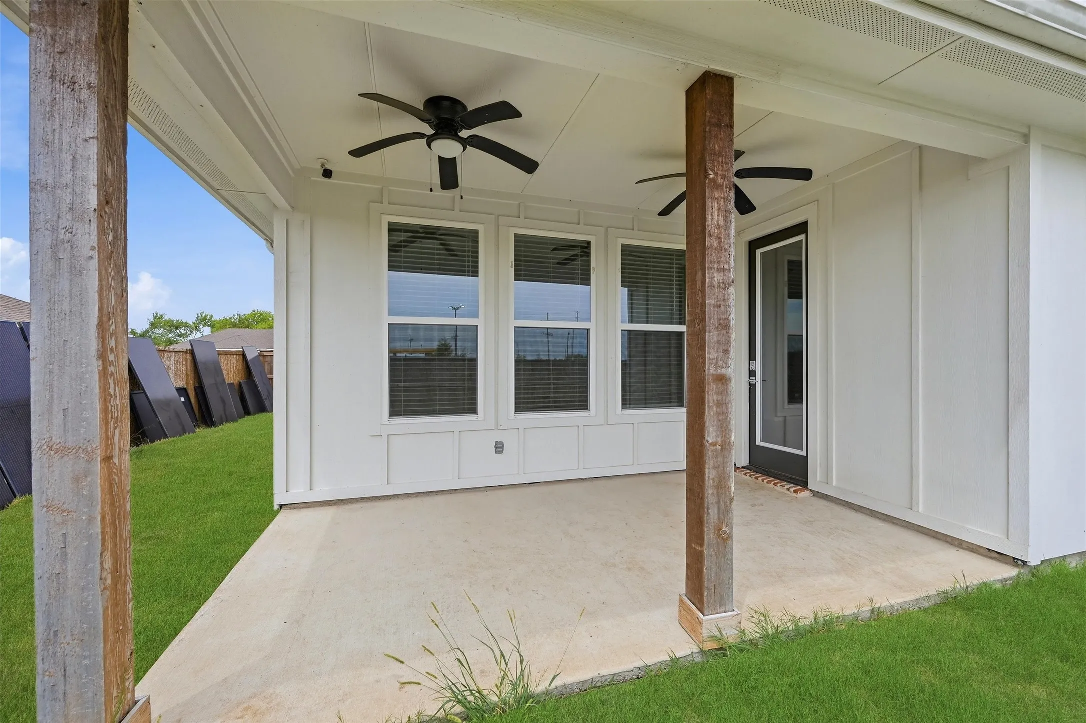 Single Family Residence For Sale in Grayson County , 122 Alma Lane, Whitewright, Texas 75491, 3 Bedroom, 2 Bathroom, 2 Garage spaces, 1,829 Sqft, built in 2019, mls#21375314, Real Estate Agent in Whitewright, Homes For Sale in Grayson county, Homes For Sale in Whitewright, Realtor in Whitewright Texas, Real Estate Brokerage Independent Realty Texas, Luminita Cordes Realtor