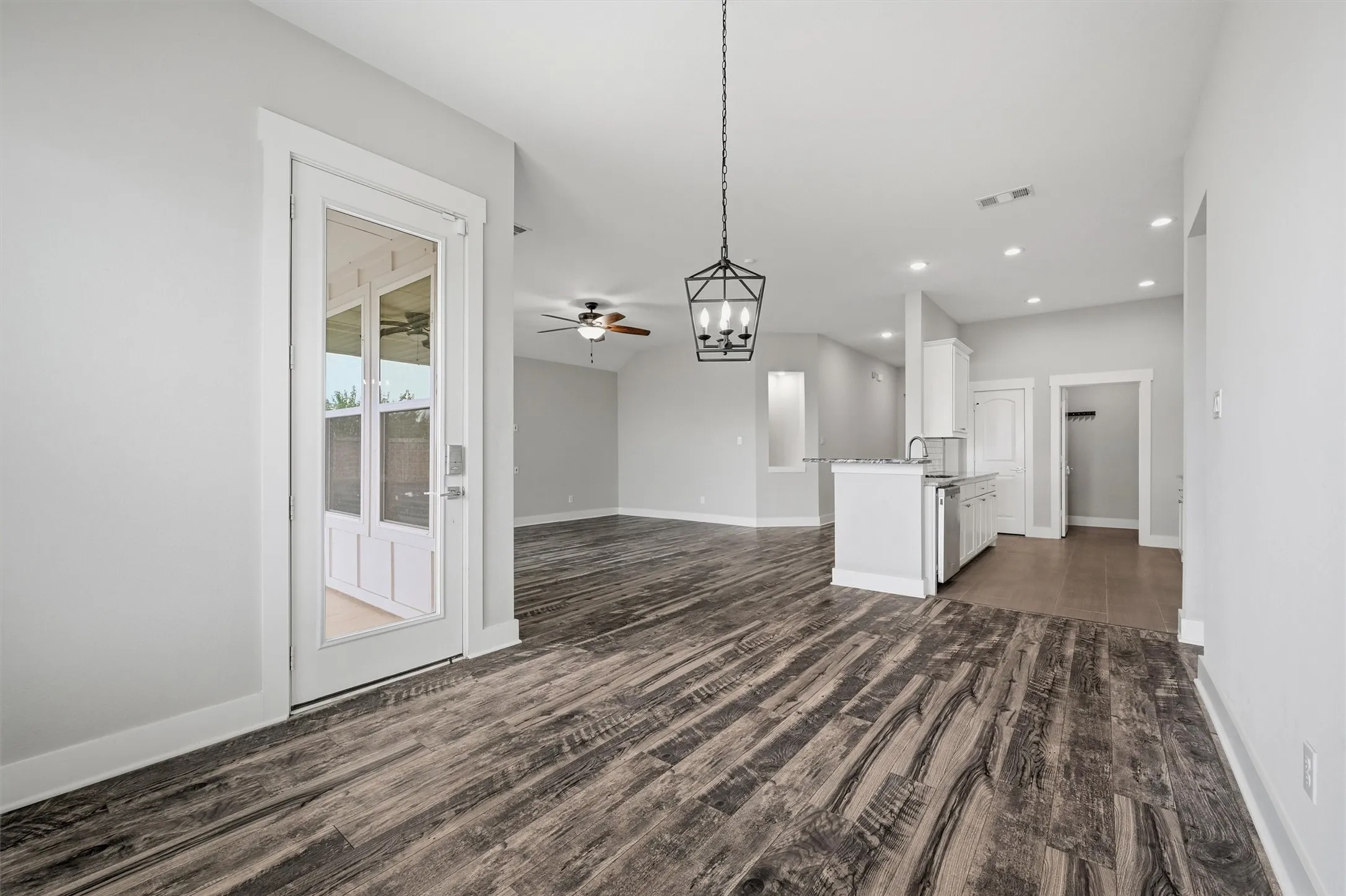 Single Family Residence For Sale in Grayson County , 122 Alma Lane, Whitewright, Texas 75491, 3 Bedroom, 2 Bathroom, 2 Garage spaces, 1,829 Sqft, built in 2019, mls#21375314, Real Estate Agent in Whitewright, Homes For Sale in Grayson county, Homes For Sale in Whitewright, Realtor in Whitewright Texas, Real Estate Brokerage Independent Realty Texas, Luminita Cordes Realtor