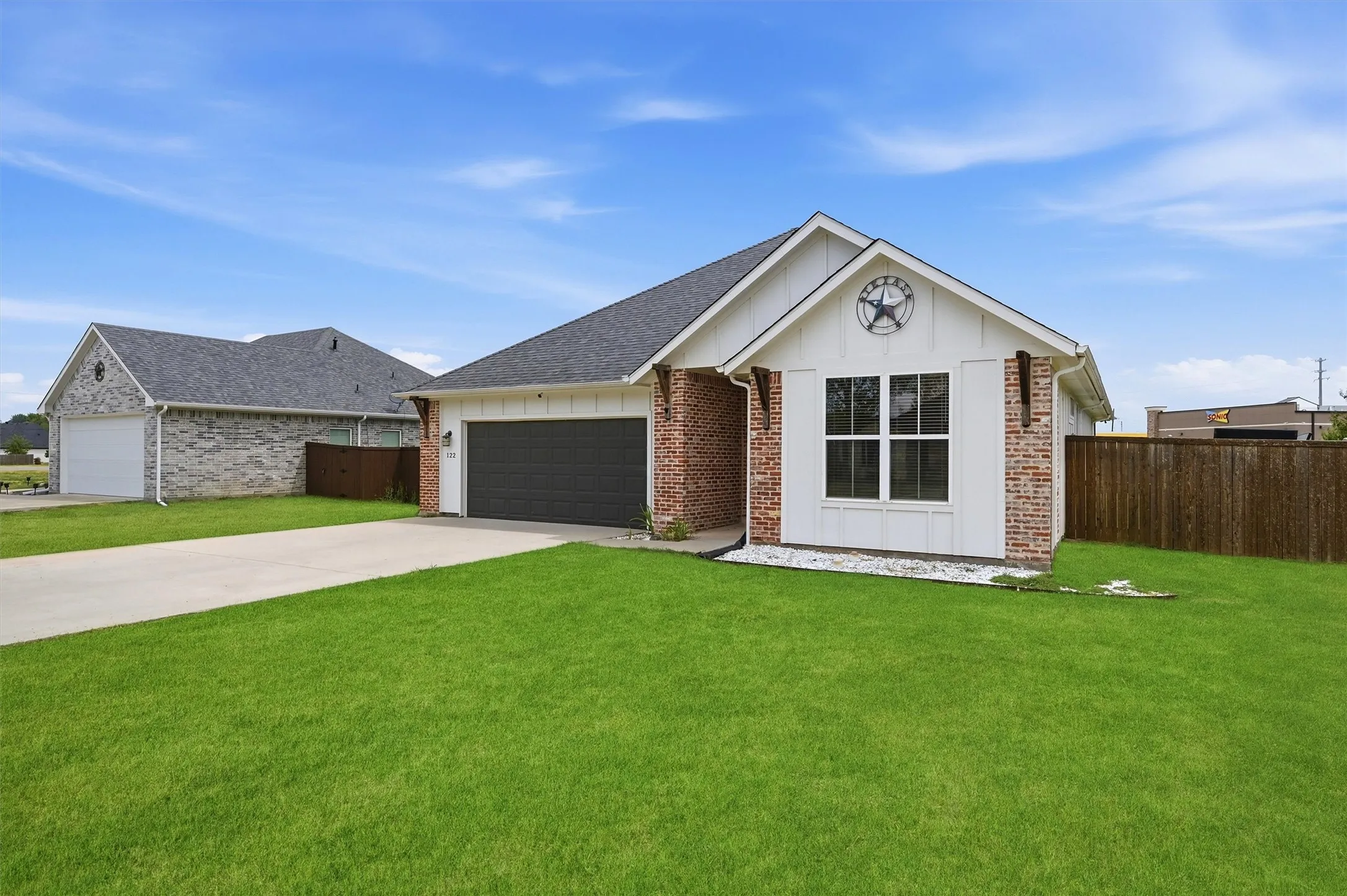 Single Family Residence For Sale in Grayson County , 122 Alma Lane, Whitewright, Texas 75491, 3 Bedroom, 2 Bathroom, 2 Garage spaces, 1,829 Sqft, built in 2019, mls#21375314, Real Estate Agent in Whitewright, Homes For Sale in Grayson county, Homes For Sale in Whitewright, Realtor in Whitewright Texas, Real Estate Brokerage Independent Realty Texas, Luminita Cordes Realtor