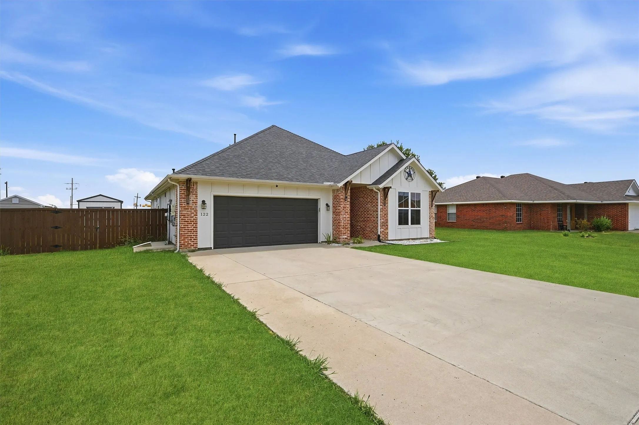 Single Family Residence For Sale in Grayson County , 122 Alma Lane, Whitewright, Texas 75491, 3 Bedroom, 2 Bathroom, 2 Garage spaces, 1,829 Sqft, built in 2019, mls#21375314, Real Estate Agent in Whitewright, Homes For Sale in Grayson county, Homes For Sale in Whitewright, Realtor in Whitewright Texas, Real Estate Brokerage Independent Realty Texas, Luminita Cordes Realtor