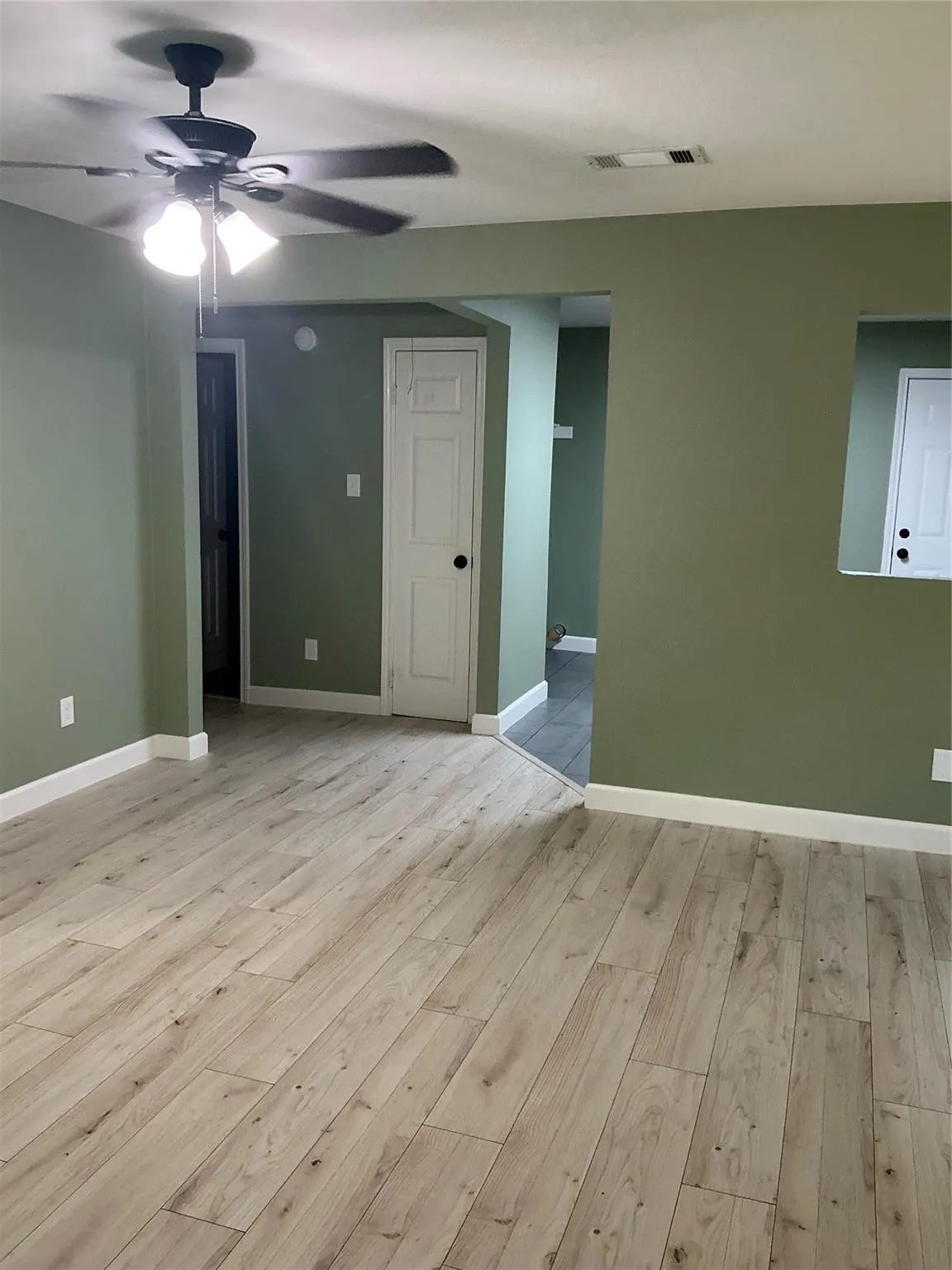 Single Family Residence For Sale in Tarrant County , 1617 Connally Terrace, Arlington, Texas 76010, 3 Bedroom, 2 Bathroom, Garage spaces, 1,300 Sqft, built in 1952, mls#21375315, Real Estate Agent in Arlington, Homes For Sale in Tarrant county, Homes For Sale in Arlington, Realtor in Arlington Texas, Real Estate Brokerage Independent Realty Texas, Luminita Cordes Realtor