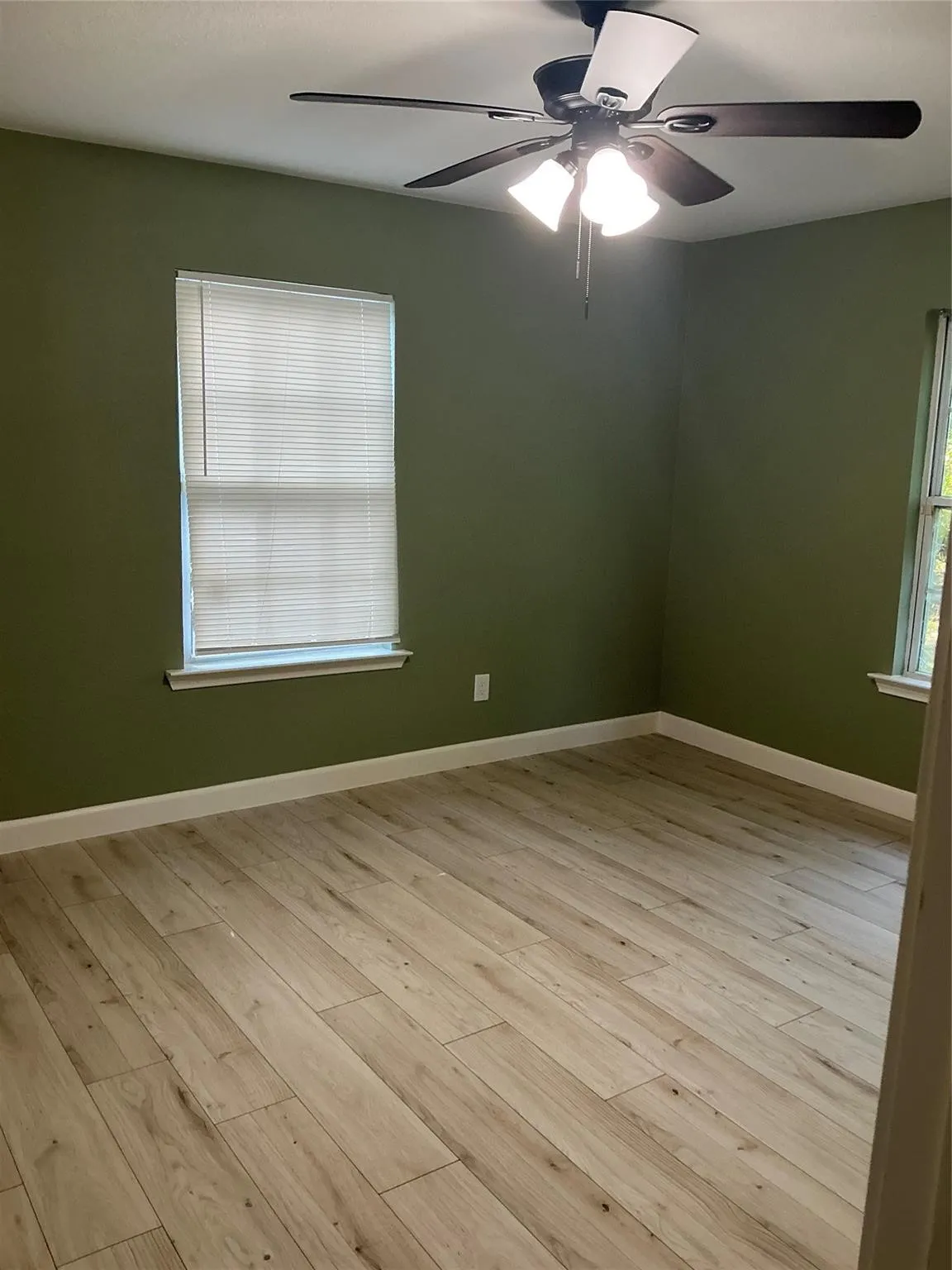 Single Family Residence For Sale in Tarrant County , 1617 Connally Terrace, Arlington, Texas 76010, 3 Bedroom, 2 Bathroom, Garage spaces, 1,300 Sqft, built in 1952, mls#21375315, Real Estate Agent in Arlington, Homes For Sale in Tarrant county, Homes For Sale in Arlington, Realtor in Arlington Texas, Real Estate Brokerage Independent Realty Texas, Luminita Cordes Realtor