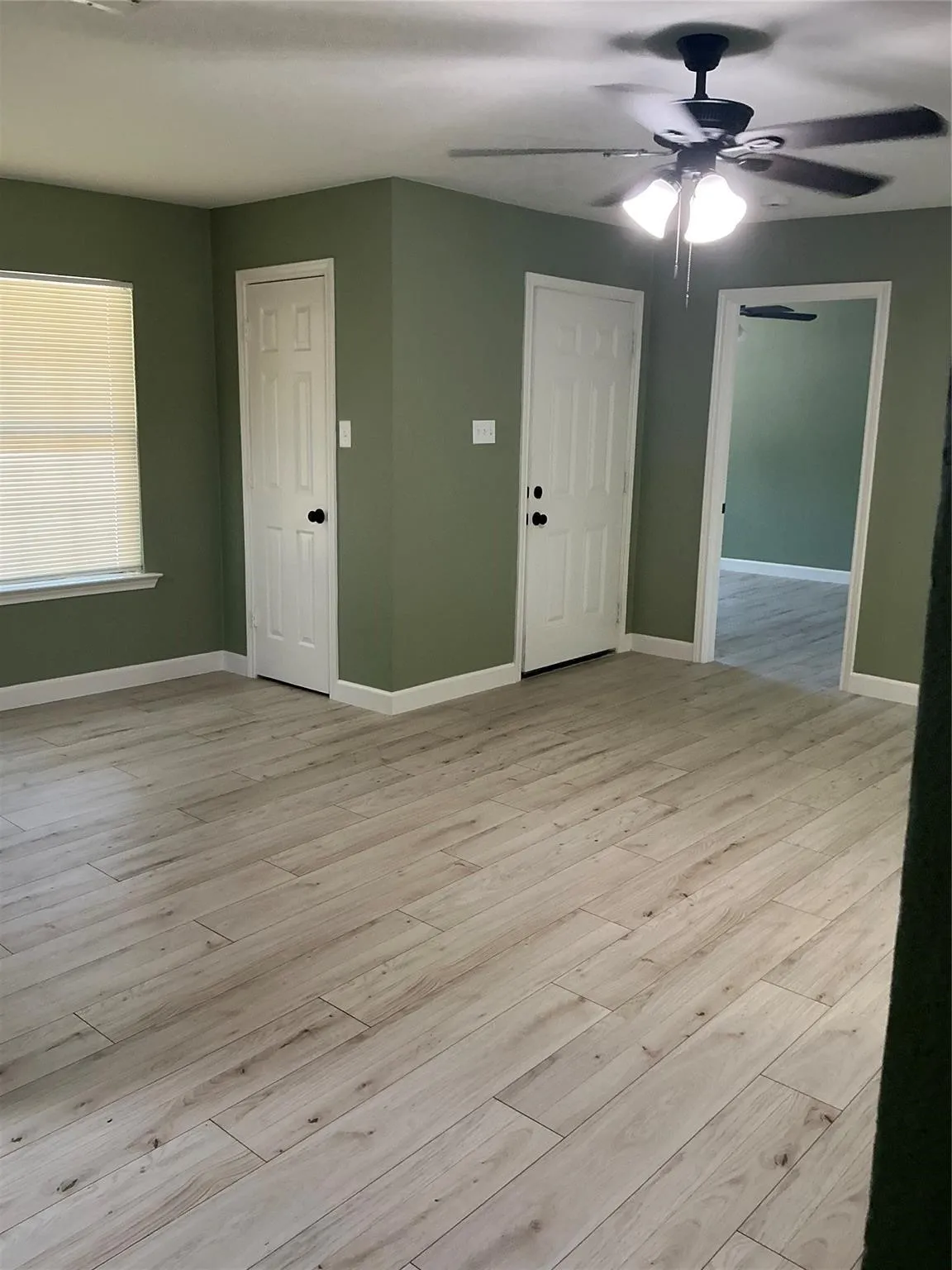 Single Family Residence For Sale in Tarrant County , 1617 Connally Terrace, Arlington, Texas 76010, 3 Bedroom, 2 Bathroom, Garage spaces, 1,300 Sqft, built in 1952, mls#21375315, Real Estate Agent in Arlington, Homes For Sale in Tarrant county, Homes For Sale in Arlington, Realtor in Arlington Texas, Real Estate Brokerage Independent Realty Texas, Luminita Cordes Realtor