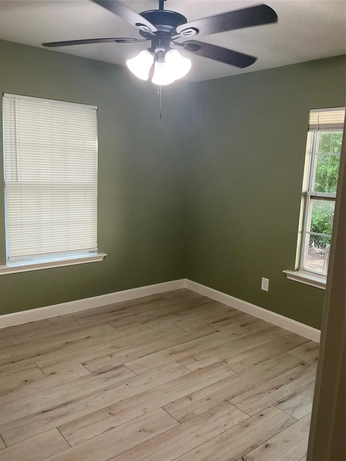 Single Family Residence For Sale in Tarrant County , 1617 Connally Terrace, Arlington, Texas 76010, 3 Bedroom, 2 Bathroom, Garage spaces, 1,300 Sqft, built in 1952, mls#21375315, Real Estate Agent in Arlington, Homes For Sale in Tarrant county, Homes For Sale in Arlington, Realtor in Arlington Texas, Real Estate Brokerage Independent Realty Texas, Luminita Cordes Realtor