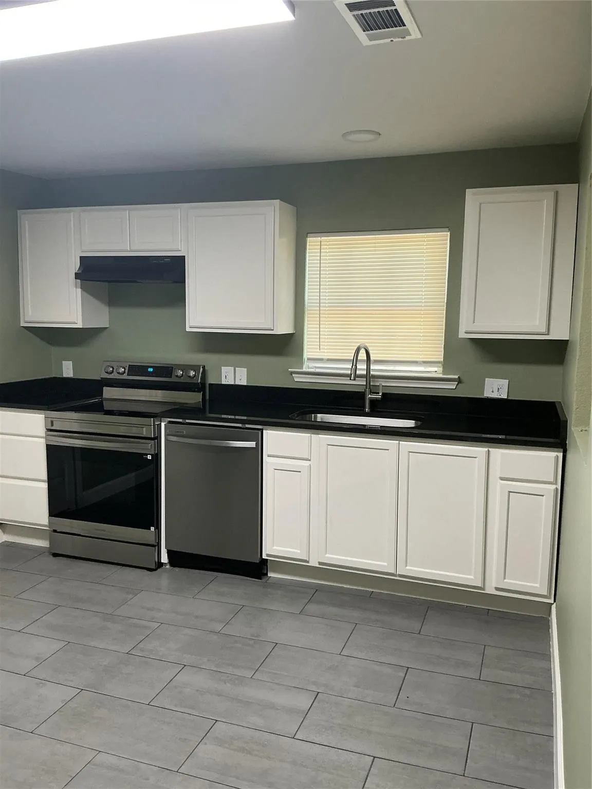 Single Family Residence For Sale in Tarrant County , 1617 Connally Terrace, Arlington, Texas 76010, 3 Bedroom, 2 Bathroom, Garage spaces, 1,300 Sqft, built in 1952, mls#21375315, Real Estate Agent in Arlington, Homes For Sale in Tarrant county, Homes For Sale in Arlington, Realtor in Arlington Texas, Real Estate Brokerage Independent Realty Texas, Luminita Cordes Realtor