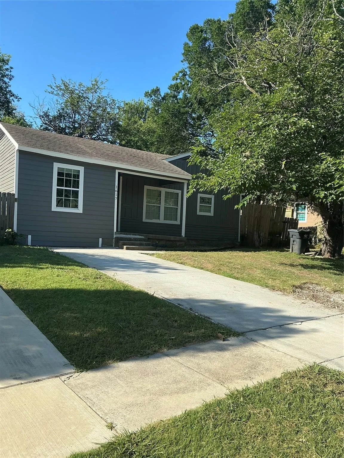 Single Family Residence For Sale in Tarrant County , 1617 Connally Terrace, Arlington, Texas 76010, 3 Bedroom, 2 Bathroom, Garage spaces, 1,300 Sqft, built in 1952, mls#21375315, Real Estate Agent in Arlington, Homes For Sale in Tarrant county, Homes For Sale in Arlington, Realtor in Arlington Texas, Real Estate Brokerage Independent Realty Texas, Luminita Cordes Realtor