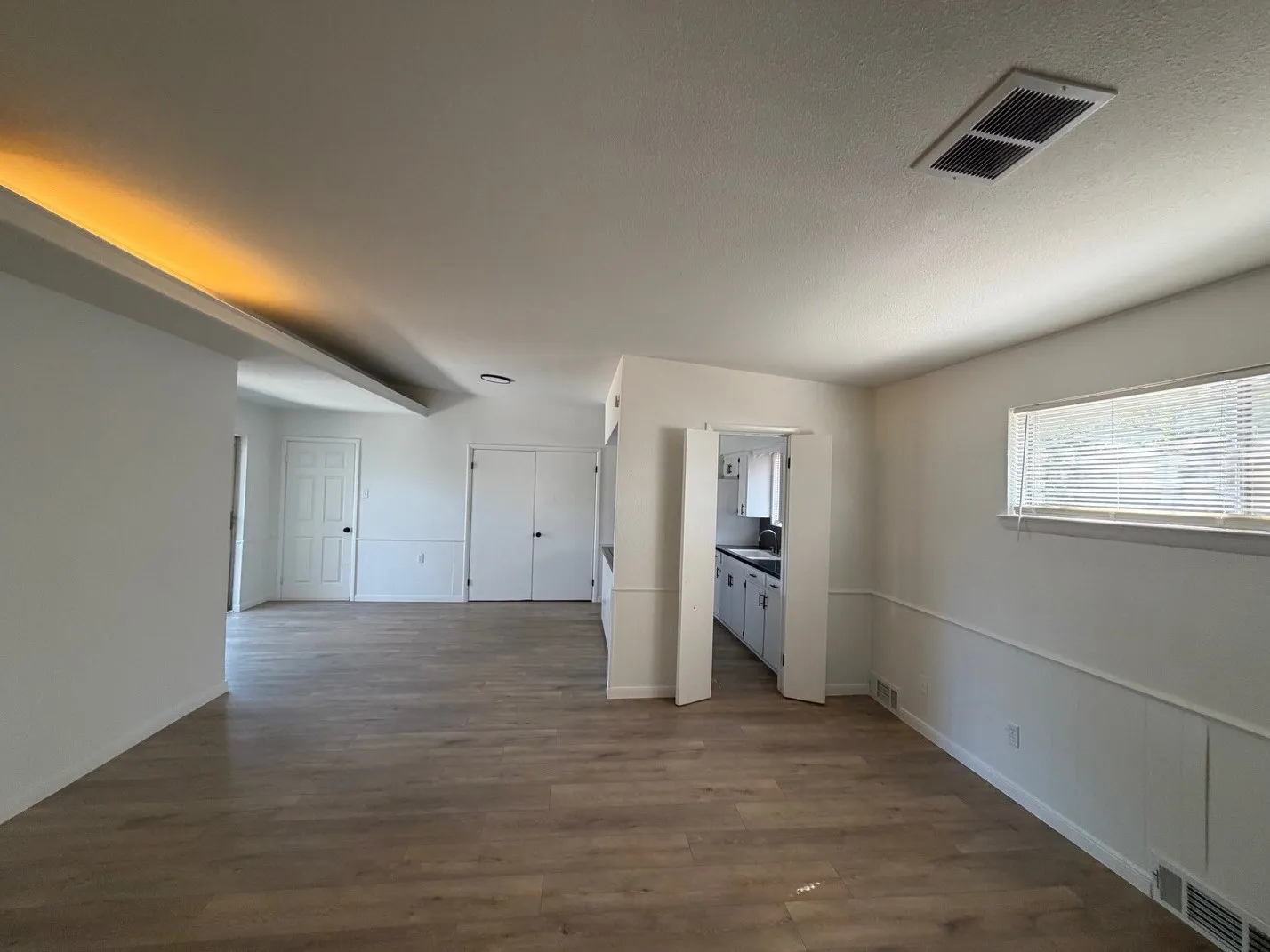 Single Family Residence For Rent in Dallas County , 434 E Spring Valley Road, Richardson, Texas 75081, 3 Bedroom, 2 Bathroom, 2 Garage spaces, 1,629 Sqft, built in 1960, mls#21375303, Real Estate Agent in Richardson, Homes For Rent in Dallas county, Homes For Rent in Richardson, Realtor in Richardson Texas, Real Estate Brokerage Independent Realty Texas, Luminita Cordes Realtor