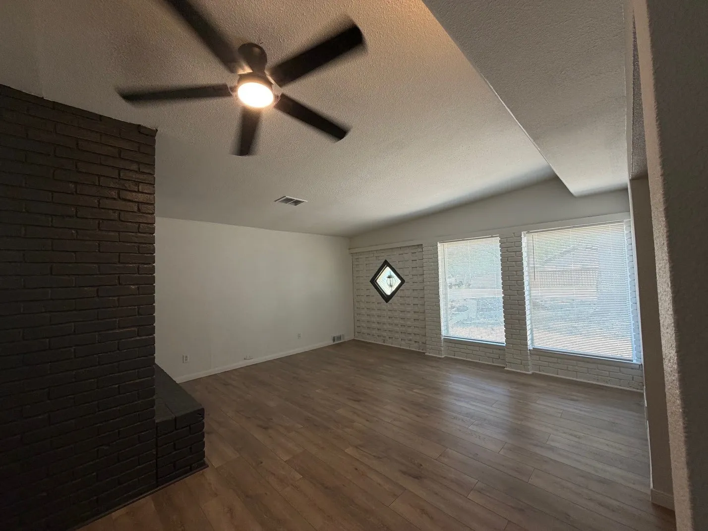 Single Family Residence For Rent in Dallas County , 434 E Spring Valley Road, Richardson, Texas 75081, 3 Bedroom, 2 Bathroom, 2 Garage spaces, 1,629 Sqft, built in 1960, mls#21375303, Real Estate Agent in Richardson, Homes For Rent in Dallas county, Homes For Rent in Richardson, Realtor in Richardson Texas, Real Estate Brokerage Independent Realty Texas, Luminita Cordes Realtor