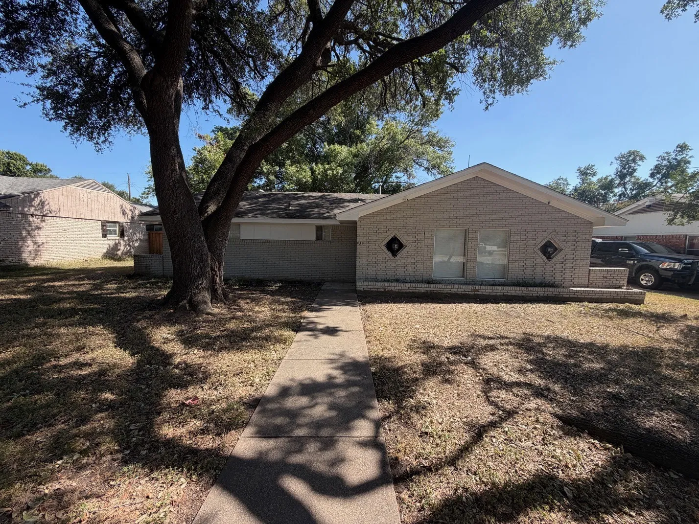 Single Family Residence For Rent in Dallas County , 434 E Spring Valley Road, Richardson, Texas 75081, 3 Bedroom, 2 Bathroom, 2 Garage spaces, 1,629 Sqft, built in 1960, mls#21375303, Real Estate Agent in Richardson, Homes For Rent in Dallas county, Homes For Rent in Richardson, Realtor in Richardson Texas, Real Estate Brokerage Independent Realty Texas, Luminita Cordes Realtor