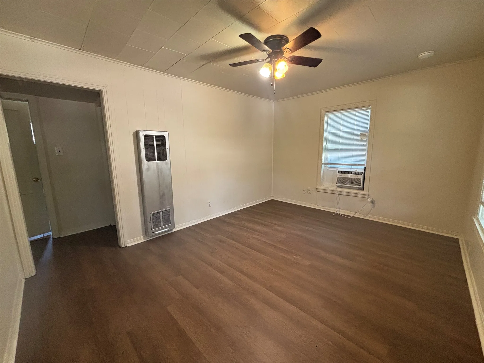Single Family Residence For Rent in Tarrant County , 5040 Lyndon Drive, Fort Worth, Texas 76116, 2 Bedroom, 1 Bathroom, 2 Garage spaces, 780 Sqft, built in 1951, mls#21375323, Real Estate Agent in Fort Worth, Homes For Rent in Tarrant county, Homes For Rent in Fort Worth, Realtor in Fort Worth Texas, Real Estate Brokerage Independent Realty Texas, Luminita Cordes Realtor