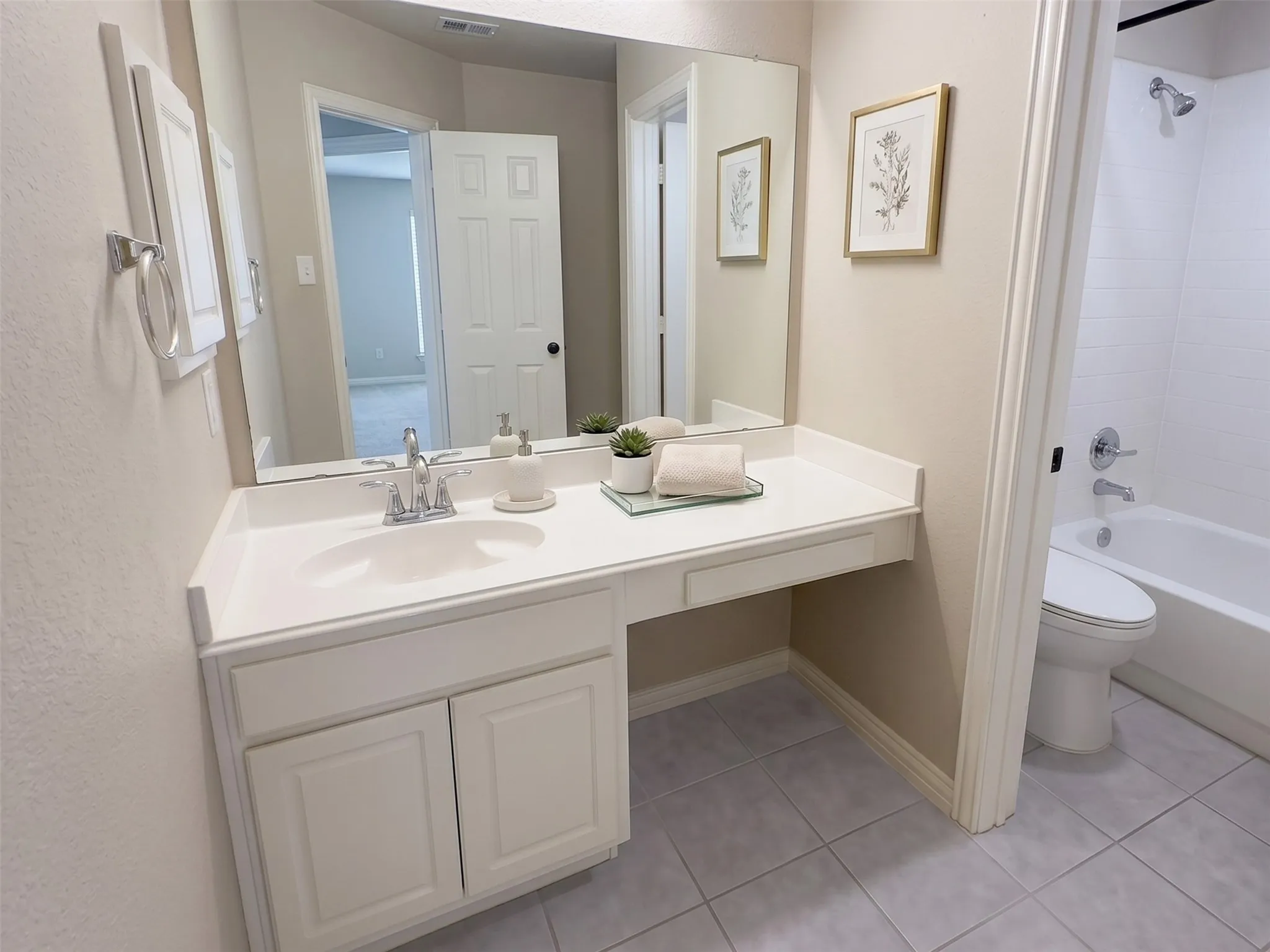 Single Family Residence For Sale in Dallas County , 9314 Royal Burgess Drive, Rowlett, Texas 75089, 4 Bedroom, 3 Bathroom, 2 Garage spaces, 3,573 Sqft, built in 2004, mls#21369894, Real Estate Agent in Rowlett, Homes For Sale in Dallas county, Homes For Sale in Rowlett, Realtor in Rowlett Texas, Real Estate Brokerage Independent Realty Texas, Luminita Cordes Realtor