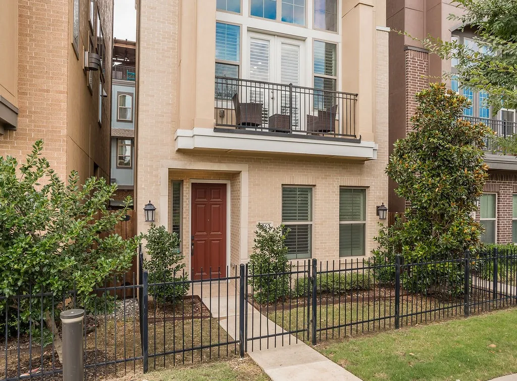 Townhouse For Rent in Dallas County , 1362 Arch Place, Dallas, Texas 75215, 4 Bedroom, 5 Bathroom, 2 Garage spaces, 2,606 Sqft, built in 2017, mls#21375219, Real Estate Agent in Dallas, Homes For Rent in Dallas county, Homes For Rent in Dallas, Realtor in Dallas Texas, Real Estate Brokerage Independent Realty Texas, Luminita Cordes Realtor