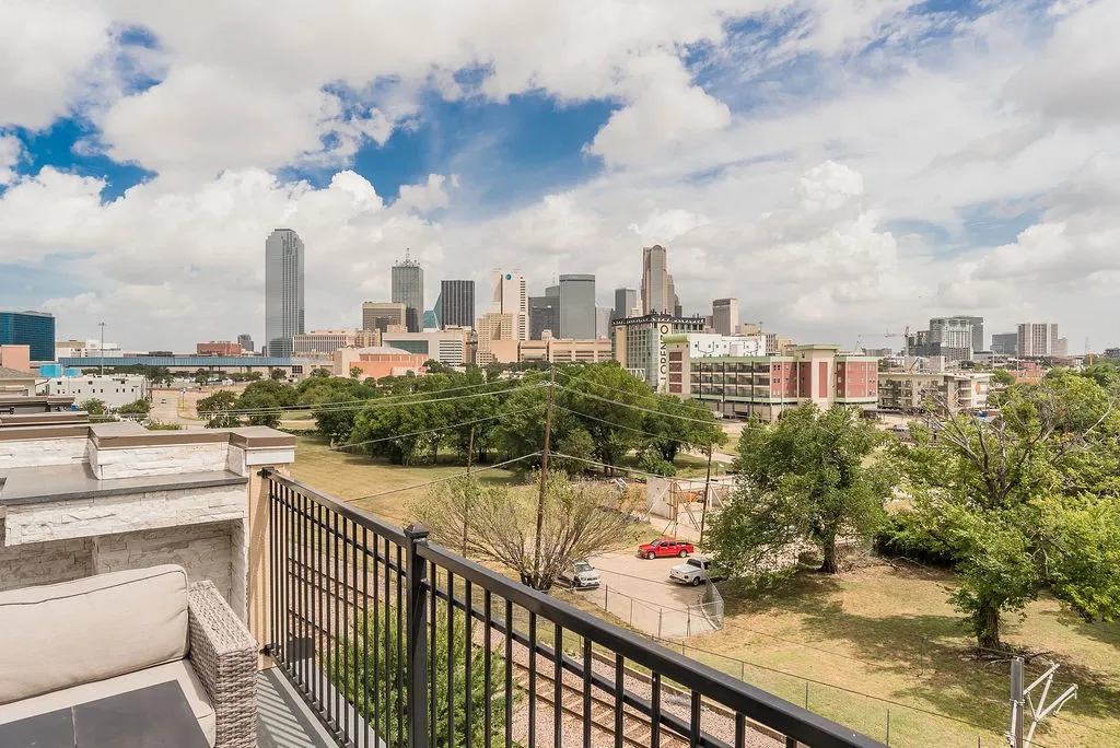 Townhouse For Rent in Dallas County , 1362 Arch Place, Dallas, Texas 75215, 4 Bedroom, 5 Bathroom, 2 Garage spaces, 2,606 Sqft, built in 2017, mls#21375219, Real Estate Agent in Dallas, Homes For Rent in Dallas county, Homes For Rent in Dallas, Realtor in Dallas Texas, Real Estate Brokerage Independent Realty Texas, Luminita Cordes Realtor
