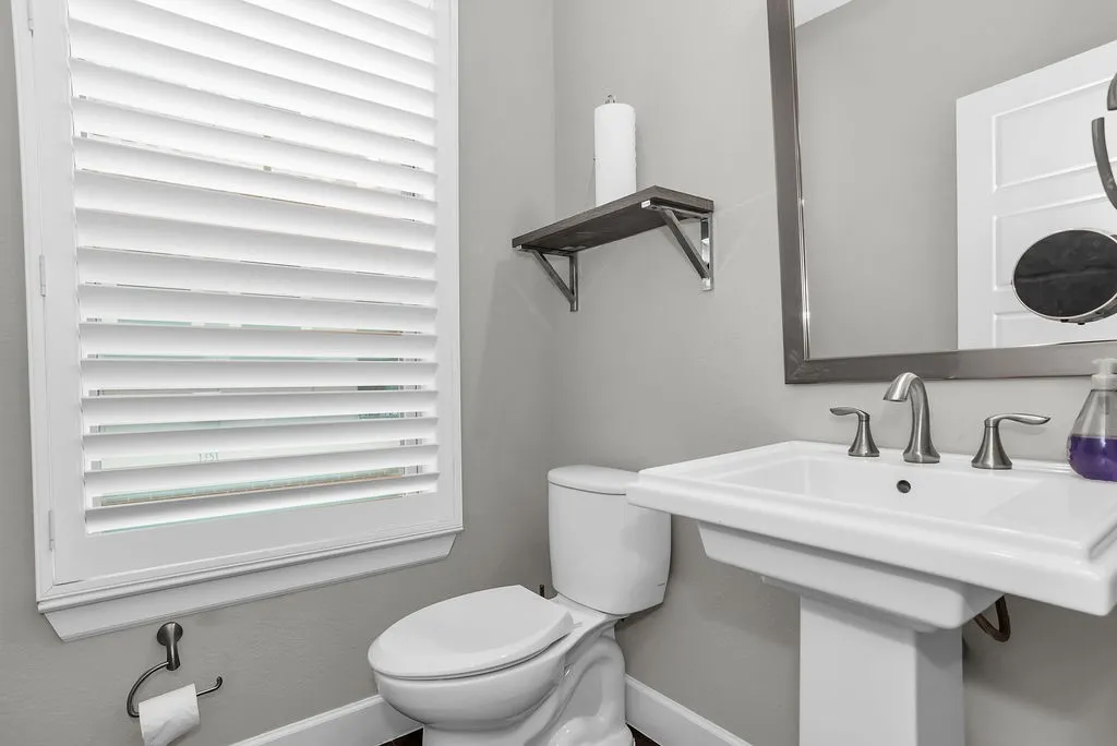 Townhouse For Rent in Dallas County , 1362 Arch Place, Dallas, Texas 75215, 4 Bedroom, 5 Bathroom, 2 Garage spaces, 2,606 Sqft, built in 2017, mls#21375219, Real Estate Agent in Dallas, Homes For Rent in Dallas county, Homes For Rent in Dallas, Realtor in Dallas Texas, Real Estate Brokerage Independent Realty Texas, Luminita Cordes Realtor
