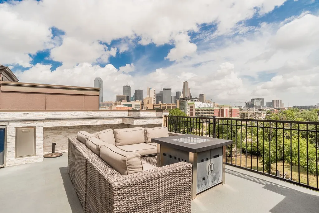 Townhouse For Rent in Dallas County , 1362 Arch Place, Dallas, Texas 75215, 4 Bedroom, 5 Bathroom, 2 Garage spaces, 2,606 Sqft, built in 2017, mls#21375219, Real Estate Agent in Dallas, Homes For Rent in Dallas county, Homes For Rent in Dallas, Realtor in Dallas Texas, Real Estate Brokerage Independent Realty Texas, Luminita Cordes Realtor