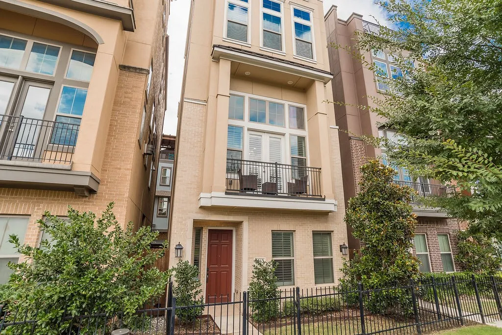 Townhouse For Rent in Dallas County , 1362 Arch Place, Dallas, Texas 75215, 4 Bedroom, 5 Bathroom, 2 Garage spaces, 2,606 Sqft, built in 2017, mls#21375219, Real Estate Agent in Dallas, Homes For Rent in Dallas county, Homes For Rent in Dallas, Realtor in Dallas Texas, Real Estate Brokerage Independent Realty Texas, Luminita Cordes Realtor