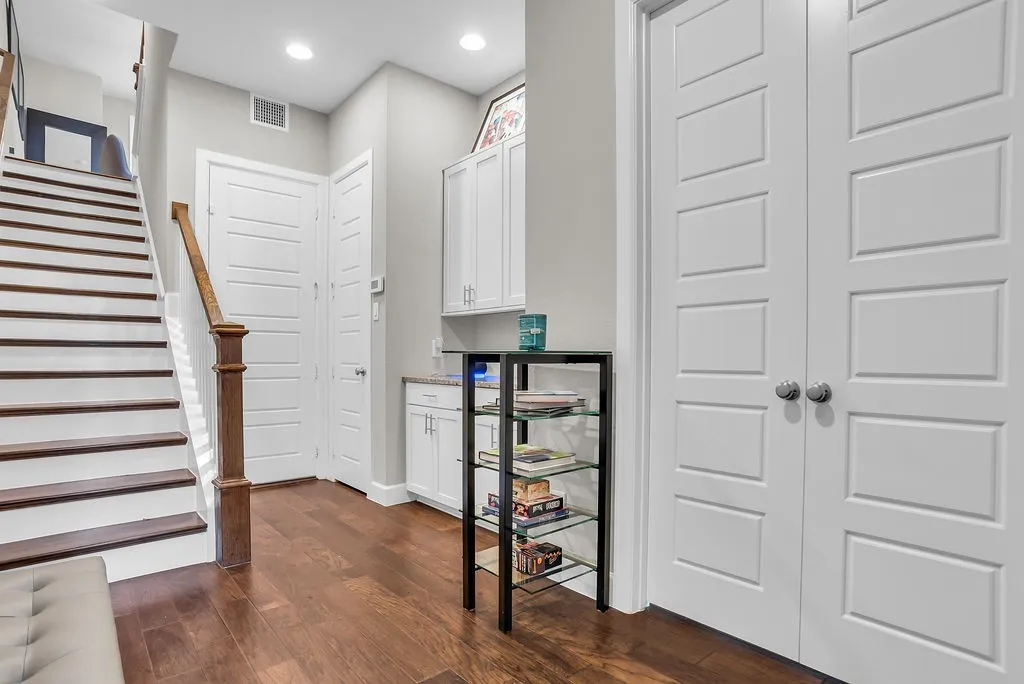 Townhouse For Rent in Dallas County , 1362 Arch Place, Dallas, Texas 75215, 4 Bedroom, 5 Bathroom, 2 Garage spaces, 2,606 Sqft, built in 2017, mls#21375219, Real Estate Agent in Dallas, Homes For Rent in Dallas county, Homes For Rent in Dallas, Realtor in Dallas Texas, Real Estate Brokerage Independent Realty Texas, Luminita Cordes Realtor