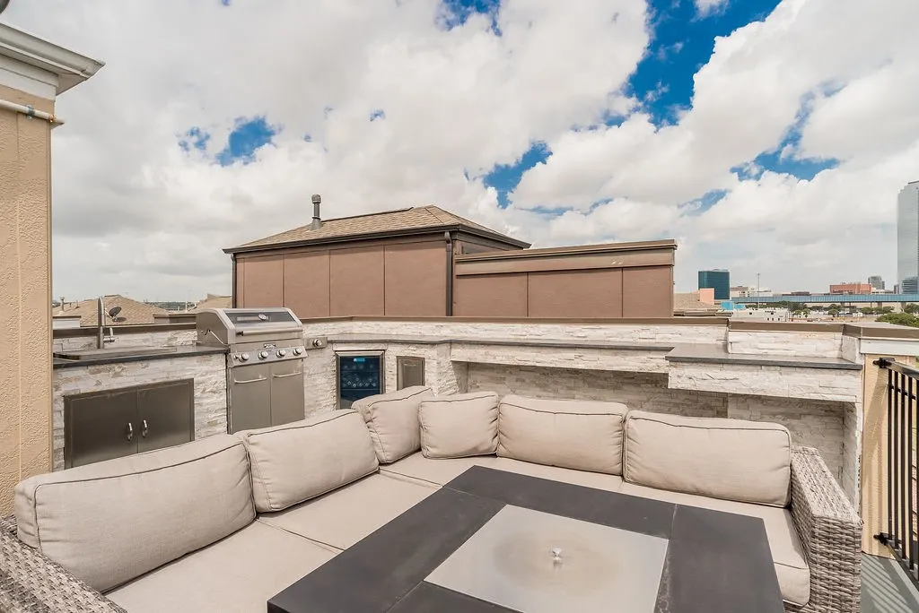 Townhouse For Rent in Dallas County , 1362 Arch Place, Dallas, Texas 75215, 4 Bedroom, 5 Bathroom, 2 Garage spaces, 2,606 Sqft, built in 2017, mls#21375219, Real Estate Agent in Dallas, Homes For Rent in Dallas county, Homes For Rent in Dallas, Realtor in Dallas Texas, Real Estate Brokerage Independent Realty Texas, Luminita Cordes Realtor