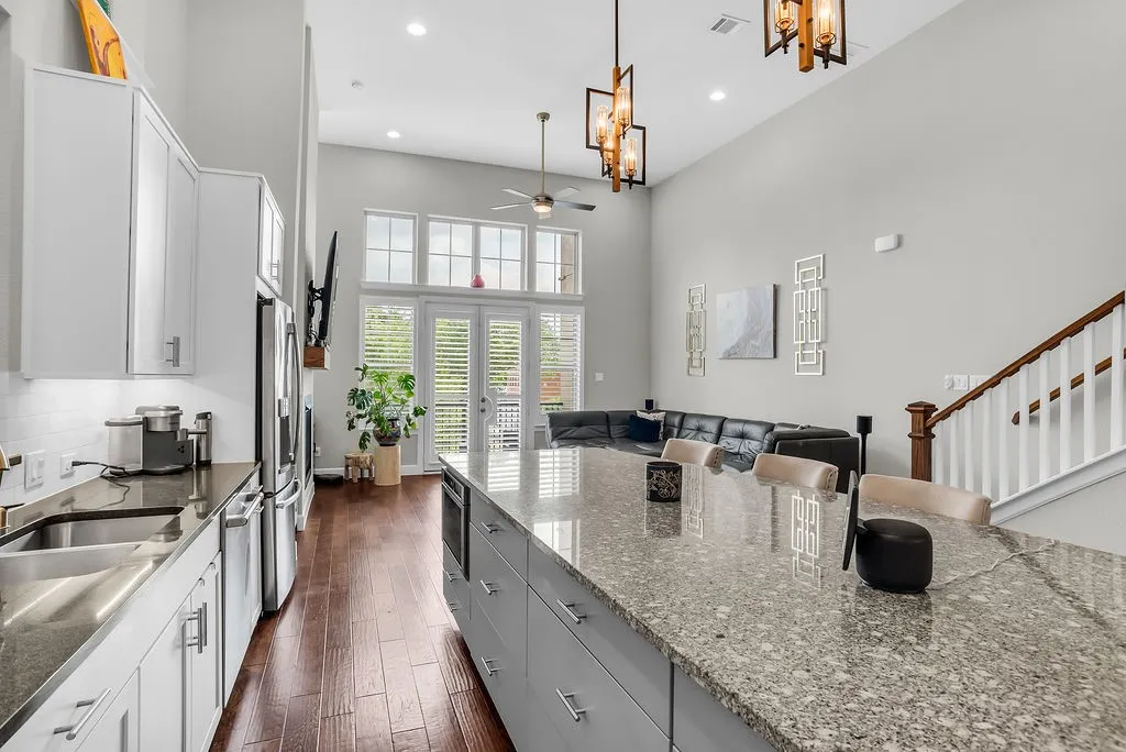 Townhouse For Rent in Dallas County , 1362 Arch Place, Dallas, Texas 75215, 4 Bedroom, 5 Bathroom, 2 Garage spaces, 2,606 Sqft, built in 2017, mls#21375219, Real Estate Agent in Dallas, Homes For Rent in Dallas county, Homes For Rent in Dallas, Realtor in Dallas Texas, Real Estate Brokerage Independent Realty Texas, Luminita Cordes Realtor