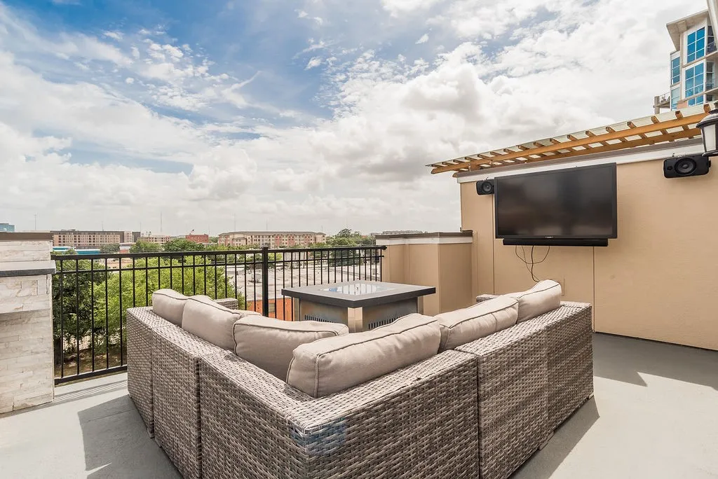 Townhouse For Rent in Dallas County , 1362 Arch Place, Dallas, Texas 75215, 4 Bedroom, 5 Bathroom, 2 Garage spaces, 2,606 Sqft, built in 2017, mls#21375219, Real Estate Agent in Dallas, Homes For Rent in Dallas county, Homes For Rent in Dallas, Realtor in Dallas Texas, Real Estate Brokerage Independent Realty Texas, Luminita Cordes Realtor