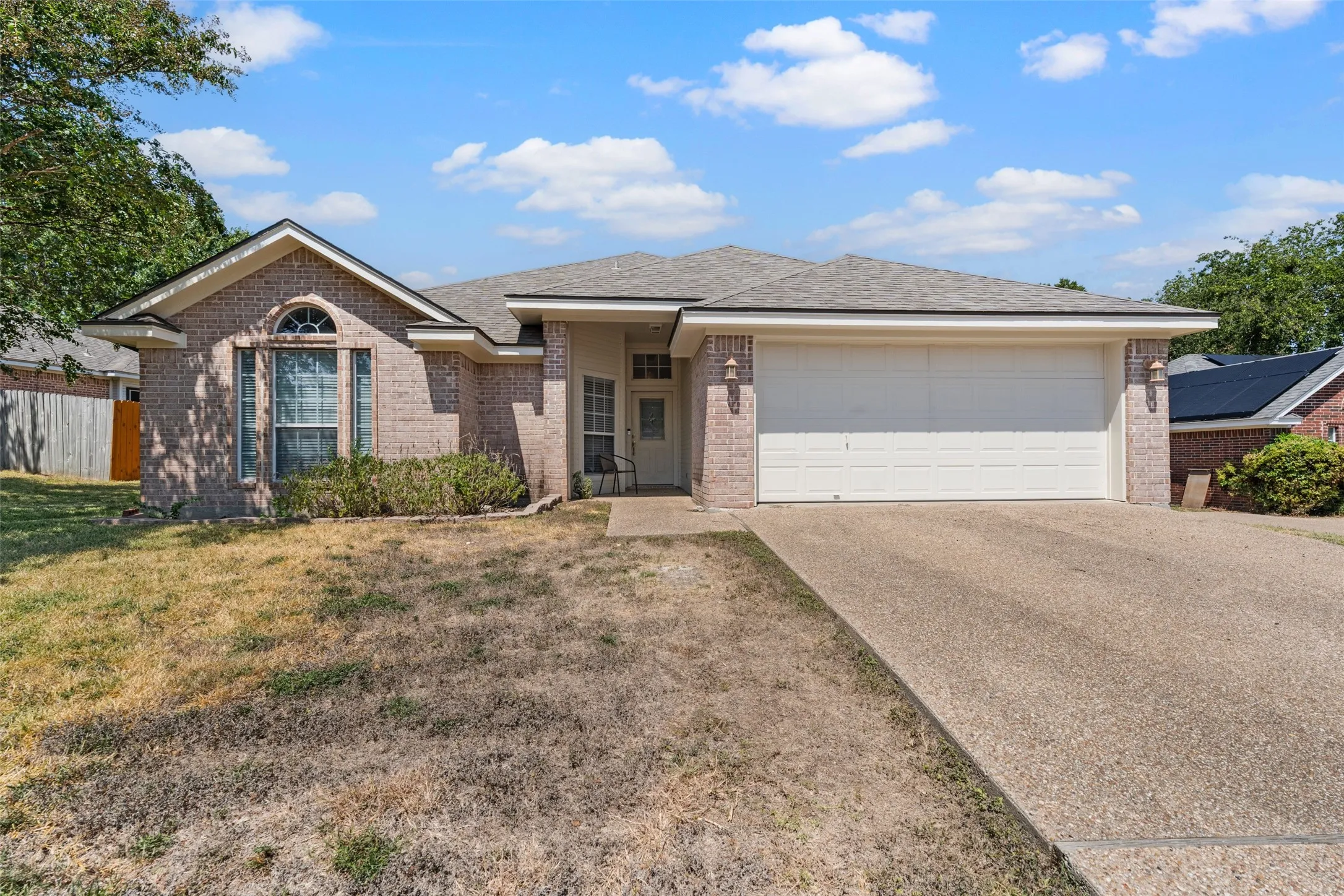 Single Family Residence For Sale in Mc Lennan County , 616 Pebble Creek Drive, Hewitt, Texas 76643, 4 Bedroom, 2 Bathroom, 2 Garage spaces, 1,538 Sqft, built in 2002, mls#21375302, Real Estate Agent in Hewitt, Homes For Sale in Mc Lennan county, Homes For Sale in Hewitt, Realtor in Hewitt Texas, Real Estate Brokerage Independent Realty Texas, Luminita Cordes Realtor