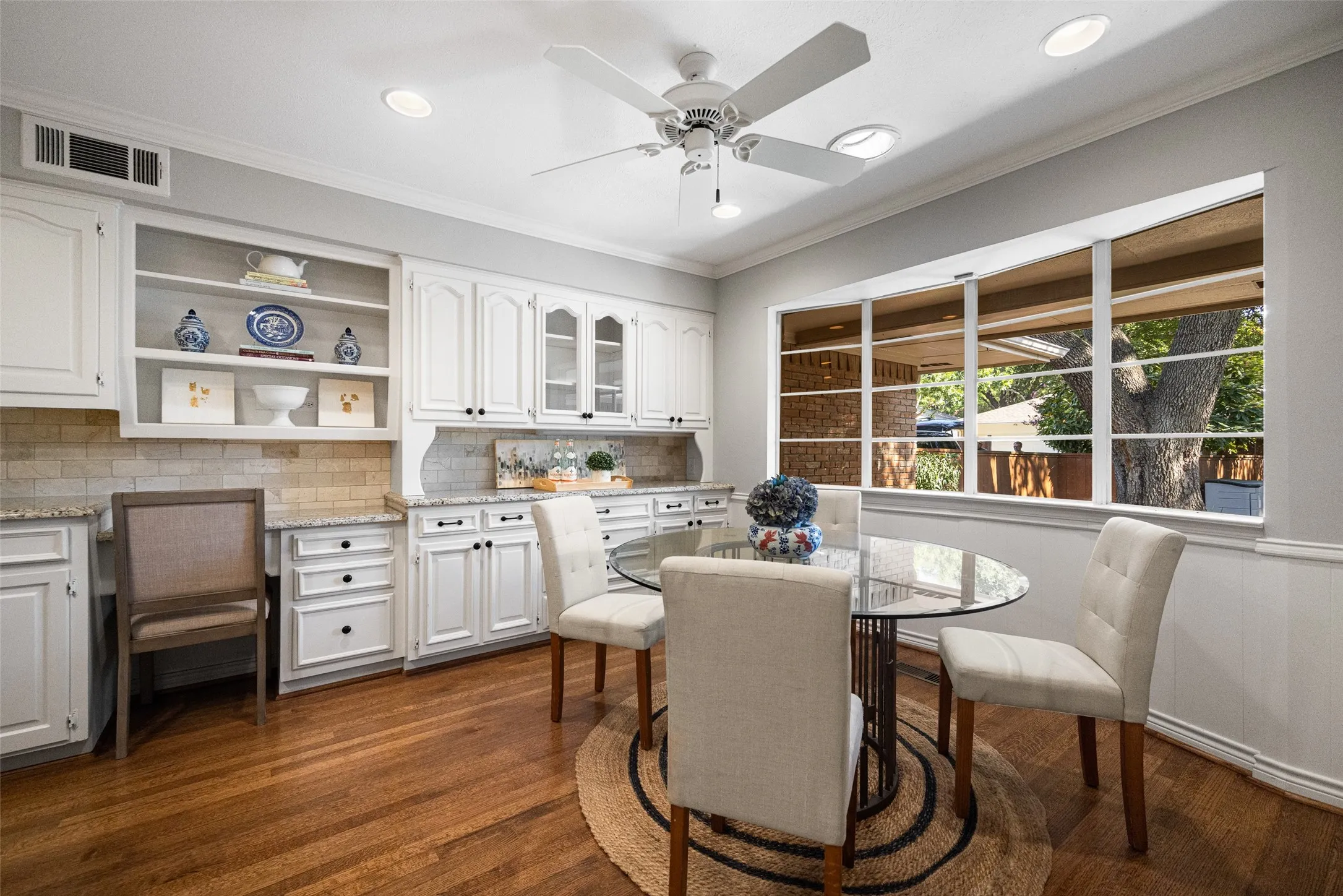 Single Family Residence For Sale in Dallas County , 7117 Chipperton Drive, Dallas, Texas 75225, 4 Bedroom, 4 Bathroom, 2 Garage spaces, 2,963 Sqft, built in 1968, mls#21368249, Real Estate Agent in Dallas, Homes For Sale in Dallas county, Homes For Sale in Dallas, Realtor in Dallas Texas, Real Estate Brokerage Independent Realty Texas, Luminita Cordes Realtor