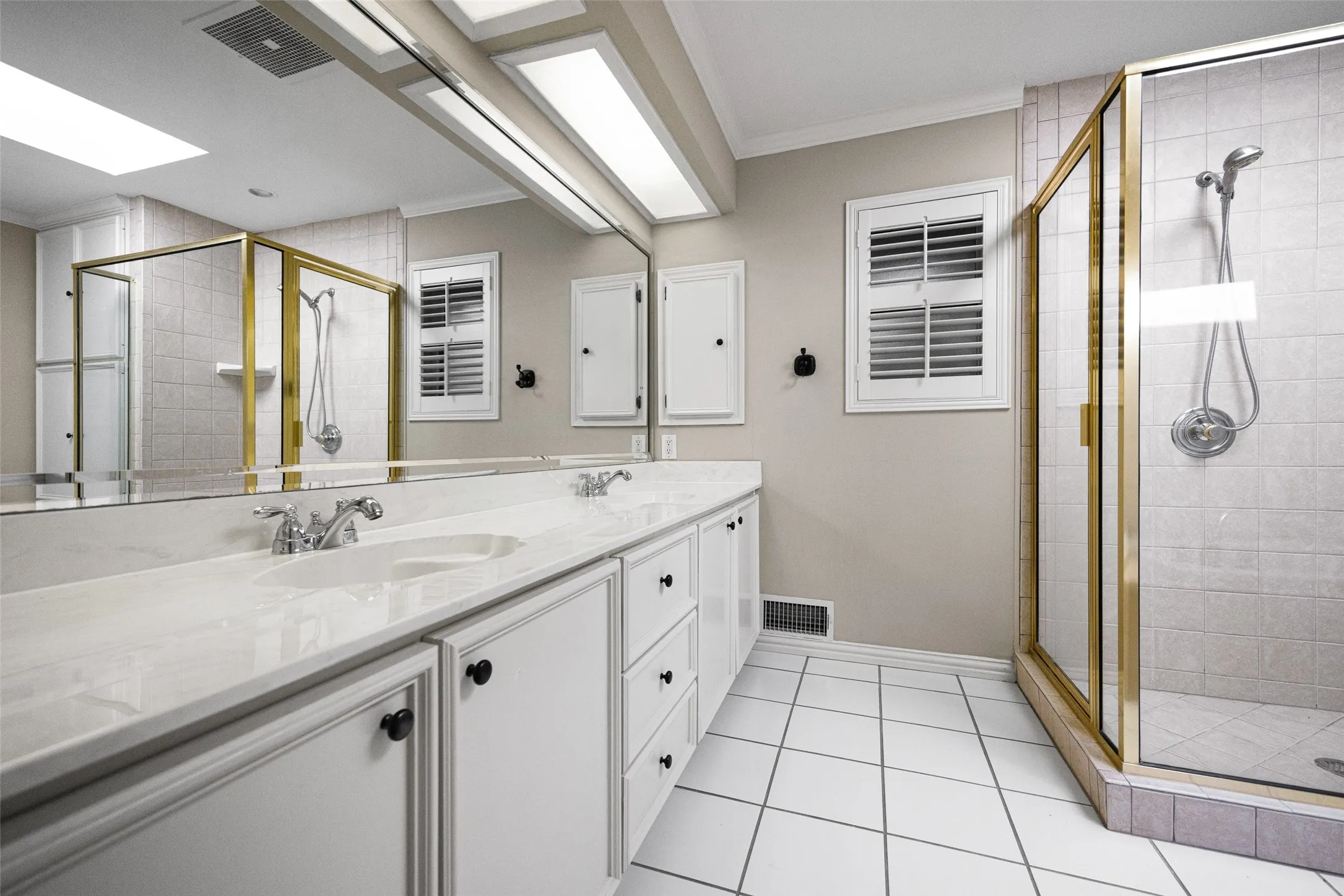 Single Family Residence For Sale in Dallas County , 7117 Chipperton Drive, Dallas, Texas 75225, 4 Bedroom, 4 Bathroom, 2 Garage spaces, 2,963 Sqft, built in 1968, mls#21368249, Real Estate Agent in Dallas, Homes For Sale in Dallas county, Homes For Sale in Dallas, Realtor in Dallas Texas, Real Estate Brokerage Independent Realty Texas, Luminita Cordes Realtor