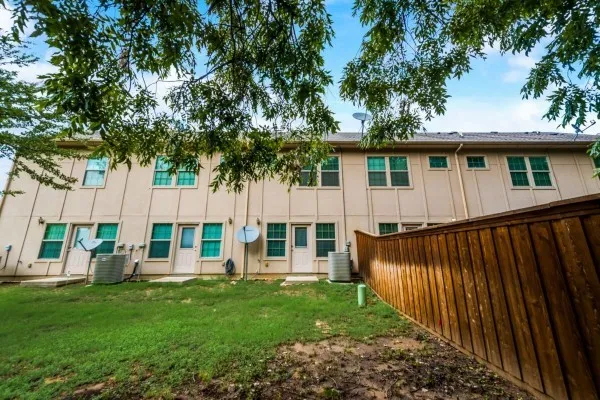 Townhouse For Rent in Tarrant County , 1579 Cozy Drive, Fort Worth, Texas 76120, 3 Bedroom, 2 Bathroom, 1 Garage spaces, 1,550 Sqft, built in 2014, mls#21375342, Real Estate Agent in Fort Worth, Homes For Rent in Tarrant county, Homes For Rent in Fort Worth, Realtor in Fort Worth Texas, Real Estate Brokerage Independent Realty Texas, Luminita Cordes Realtor