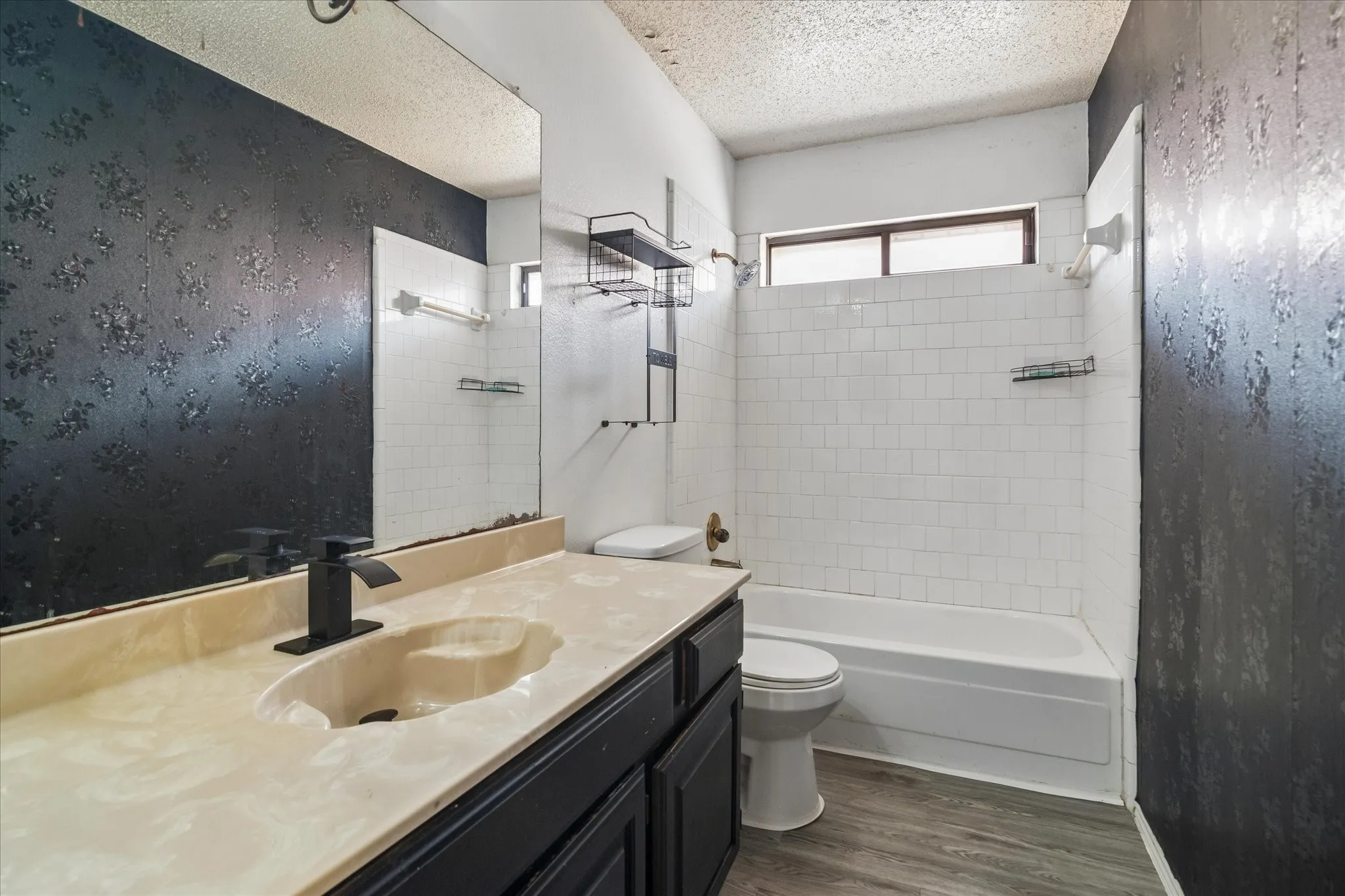 Single Family Residence For Sale in Dallas County , 720 Ford Drive, Cedar Hill, Texas 75104, 4 Bedroom, 3 Bathroom, 2 Garage spaces, 2,245 Sqft, built in 1986, mls#21371929, Real Estate Agent in Cedar Hill, Homes For Sale in Dallas county, Homes For Sale in Cedar Hill, Realtor in Cedar Hill Texas, Real Estate Brokerage Independent Realty Texas, Luminita Cordes Realtor