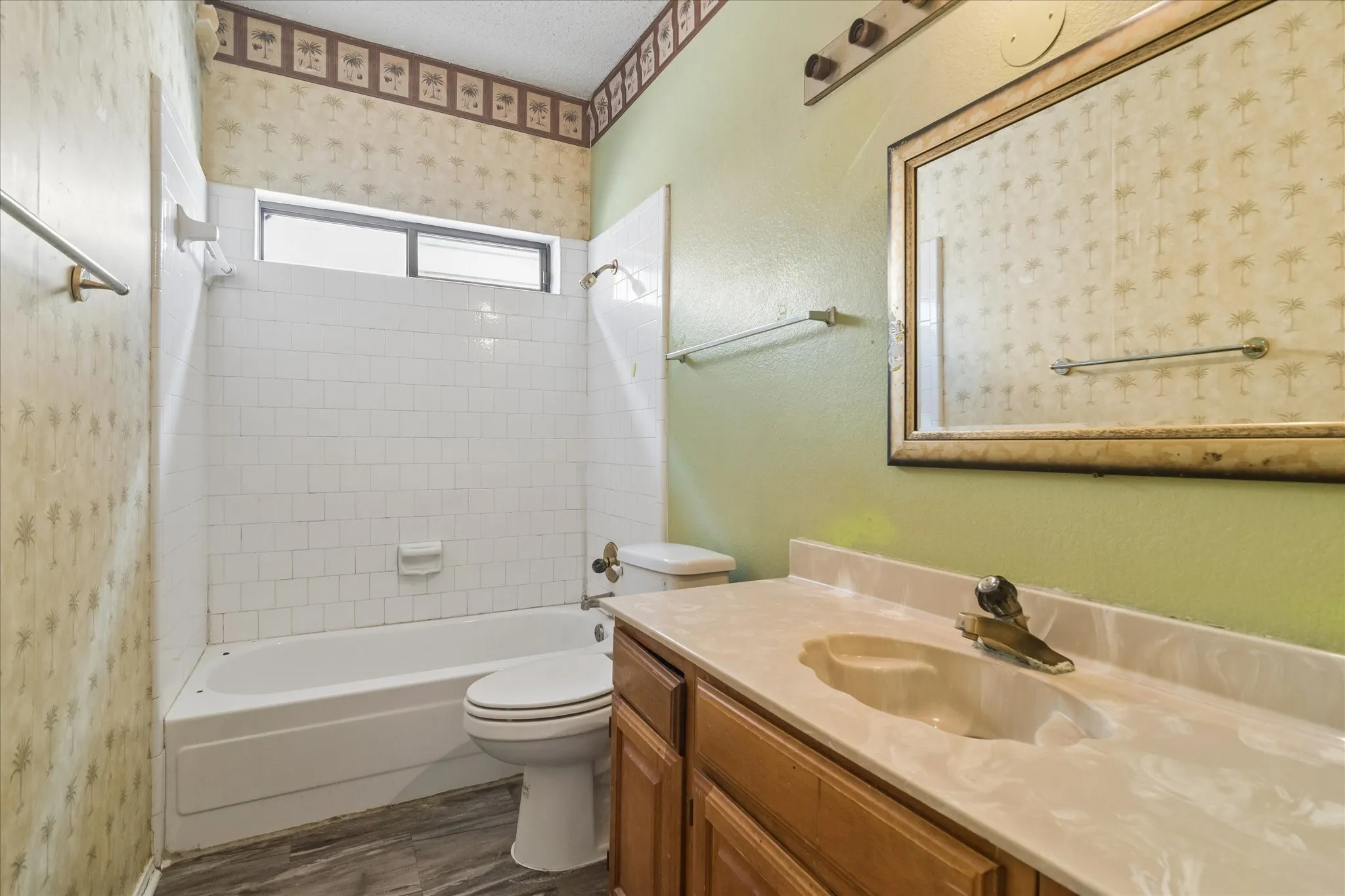 Single Family Residence For Sale in Dallas County , 720 Ford Drive, Cedar Hill, Texas 75104, 4 Bedroom, 3 Bathroom, 2 Garage spaces, 2,245 Sqft, built in 1986, mls#21371929, Real Estate Agent in Cedar Hill, Homes For Sale in Dallas county, Homes For Sale in Cedar Hill, Realtor in Cedar Hill Texas, Real Estate Brokerage Independent Realty Texas, Luminita Cordes Realtor