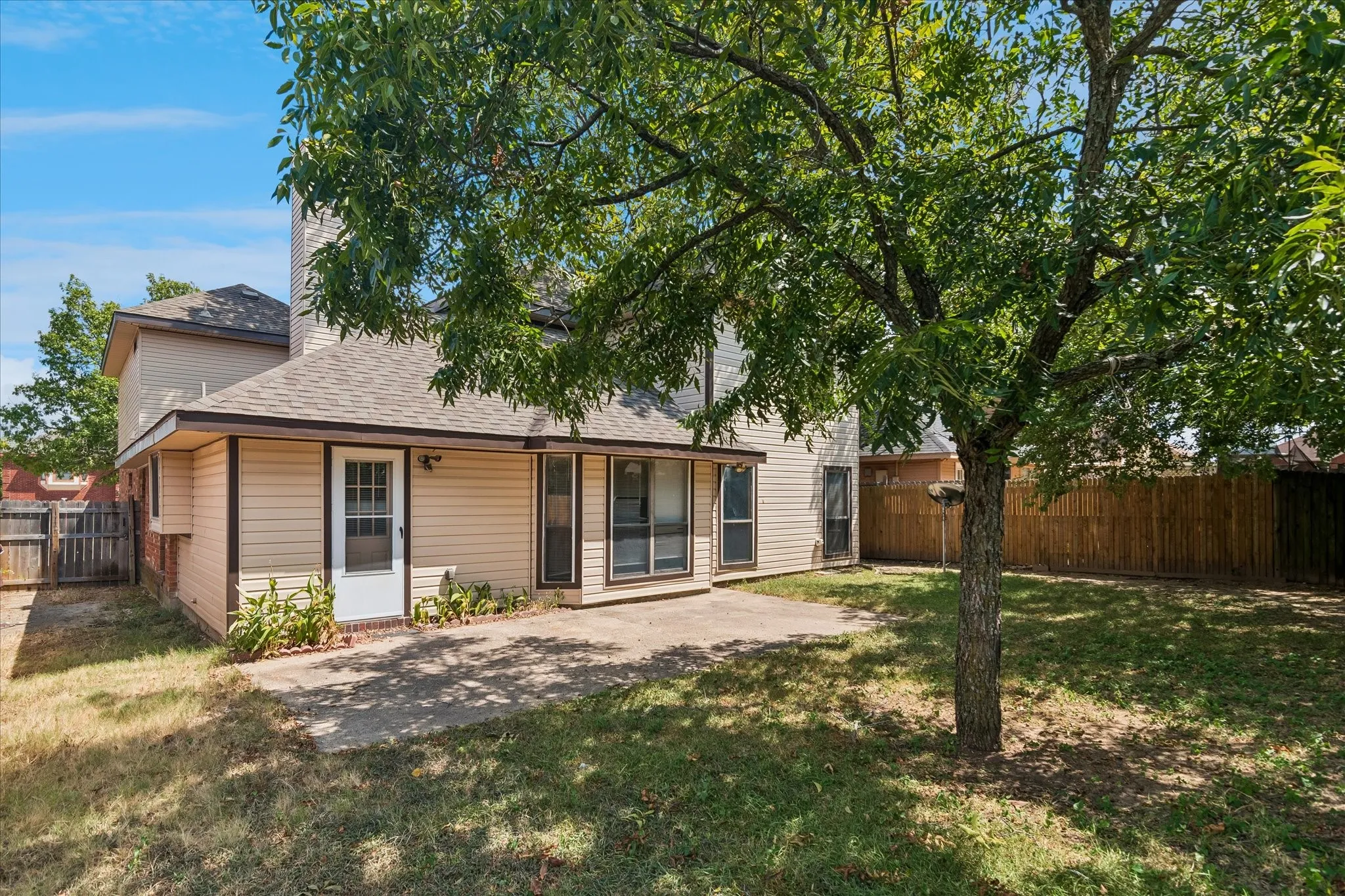 Single Family Residence For Sale in Dallas County , 720 Ford Drive, Cedar Hill, Texas 75104, 4 Bedroom, 3 Bathroom, 2 Garage spaces, 2,245 Sqft, built in 1986, mls#21371929, Real Estate Agent in Cedar Hill, Homes For Sale in Dallas county, Homes For Sale in Cedar Hill, Realtor in Cedar Hill Texas, Real Estate Brokerage Independent Realty Texas, Luminita Cordes Realtor