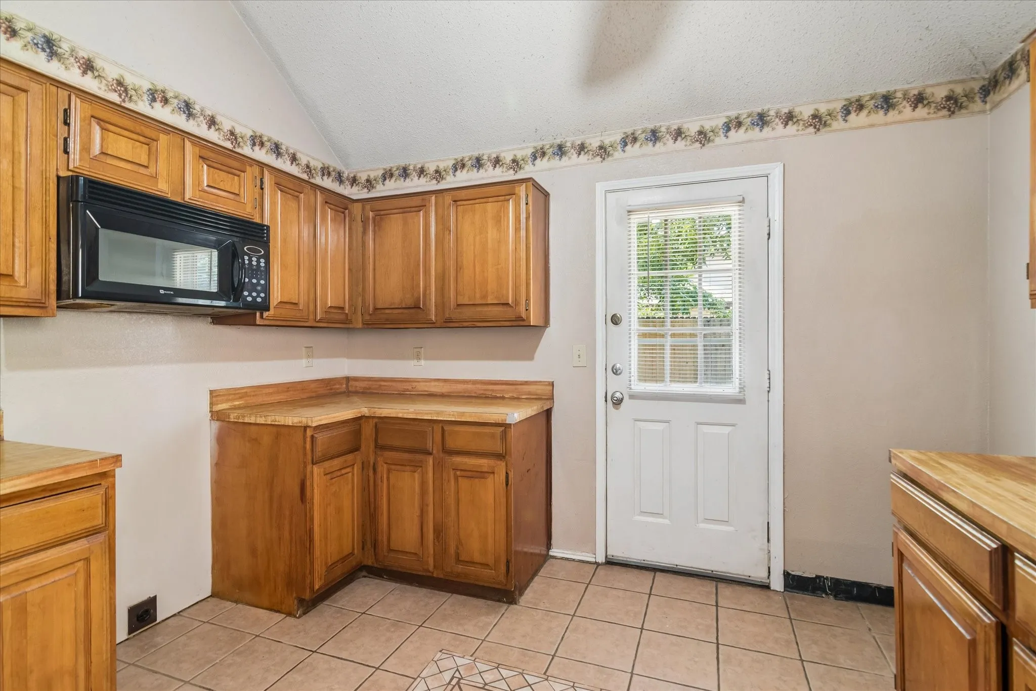 Single Family Residence For Sale in Dallas County , 720 Ford Drive, Cedar Hill, Texas 75104, 4 Bedroom, 3 Bathroom, 2 Garage spaces, 2,245 Sqft, built in 1986, mls#21371929, Real Estate Agent in Cedar Hill, Homes For Sale in Dallas county, Homes For Sale in Cedar Hill, Realtor in Cedar Hill Texas, Real Estate Brokerage Independent Realty Texas, Luminita Cordes Realtor