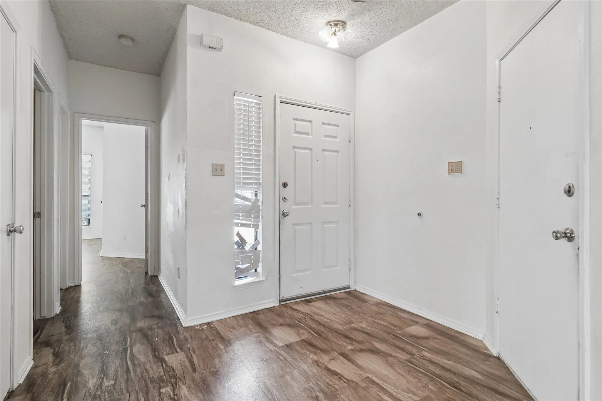 Single Family Residence For Sale in Dallas County , 720 Ford Drive, Cedar Hill, Texas 75104, 4 Bedroom, 3 Bathroom, 2 Garage spaces, 2,245 Sqft, built in 1986, mls#21371929, Real Estate Agent in Cedar Hill, Homes For Sale in Dallas county, Homes For Sale in Cedar Hill, Realtor in Cedar Hill Texas, Real Estate Brokerage Independent Realty Texas, Luminita Cordes Realtor