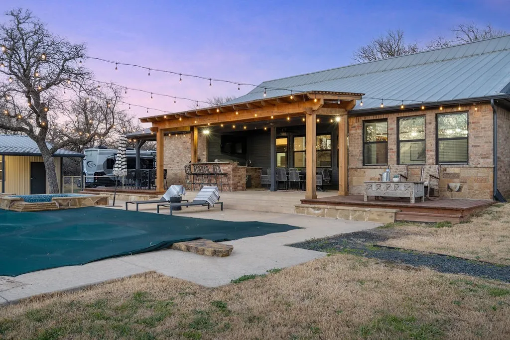 Single Family Residence For Sale in Wise County , 4069 S Fm 730, Decatur, Texas 76234, 4 Bedroom, 3 Bathroom, 4 Garage spaces, 2,686 Sqft, built in 2015, mls#21375349, Real Estate Agent in Decatur, Homes For Sale in Wise county, Homes For Sale in Decatur, Realtor in Decatur Texas, Real Estate Brokerage Independent Realty Texas, Luminita Cordes Realtor