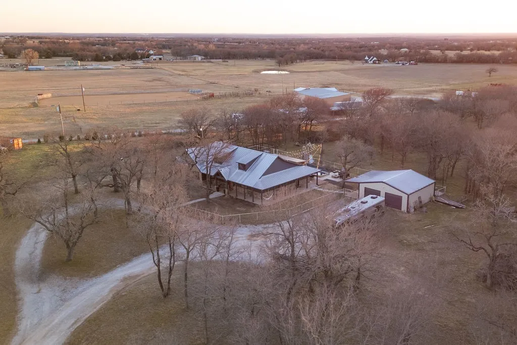 Single Family Residence For Sale in Wise County , 4069 S Fm 730, Decatur, Texas 76234, 4 Bedroom, 3 Bathroom, 4 Garage spaces, 2,686 Sqft, built in 2015, mls#21375349, Real Estate Agent in Decatur, Homes For Sale in Wise county, Homes For Sale in Decatur, Realtor in Decatur Texas, Real Estate Brokerage Independent Realty Texas, Luminita Cordes Realtor