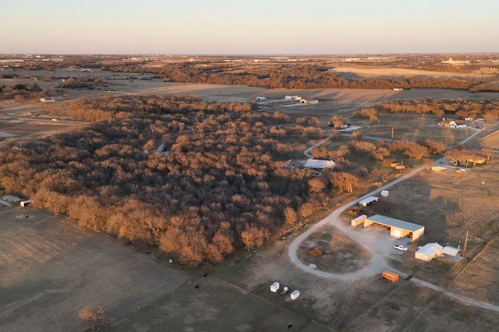 Single Family Residence For Sale in Wise County , 4069 S Fm 730, Decatur, Texas 76234, 4 Bedroom, 3 Bathroom, 4 Garage spaces, 2,686 Sqft, built in 2015, mls#21375349, Real Estate Agent in Decatur, Homes For Sale in Wise county, Homes For Sale in Decatur, Realtor in Decatur Texas, Real Estate Brokerage Independent Realty Texas, Luminita Cordes Realtor
