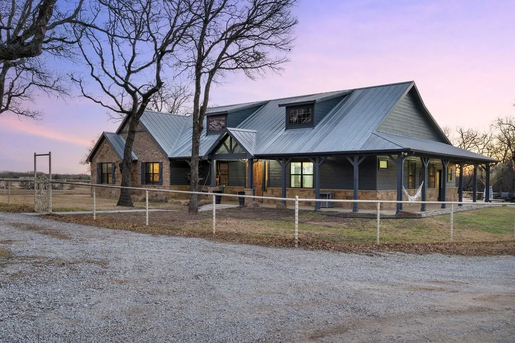 Single Family Residence For Sale in Wise County , 4069 S Fm 730, Decatur, Texas 76234, 4 Bedroom, 3 Bathroom, 4 Garage spaces, 2,686 Sqft, built in 2015, mls#21375349, Real Estate Agent in Decatur, Homes For Sale in Wise county, Homes For Sale in Decatur, Realtor in Decatur Texas, Real Estate Brokerage Independent Realty Texas, Luminita Cordes Realtor