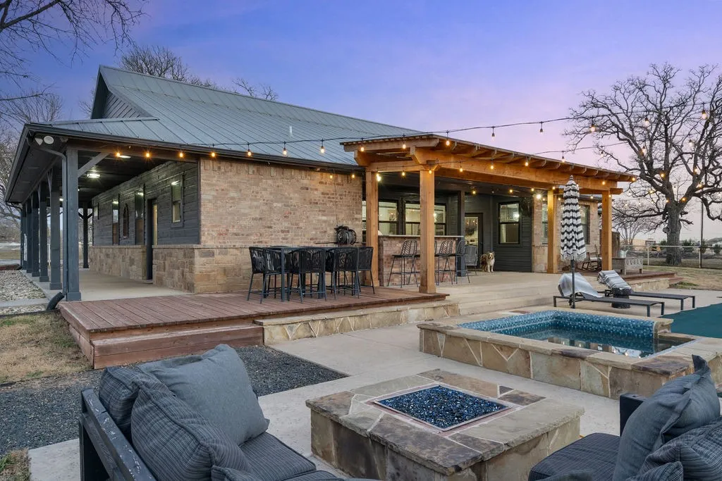 Single Family Residence For Sale in Wise County , 4069 S Fm 730, Decatur, Texas 76234, 4 Bedroom, 3 Bathroom, 4 Garage spaces, 2,686 Sqft, built in 2015, mls#21375349, Real Estate Agent in Decatur, Homes For Sale in Wise county, Homes For Sale in Decatur, Realtor in Decatur Texas, Real Estate Brokerage Independent Realty Texas, Luminita Cordes Realtor