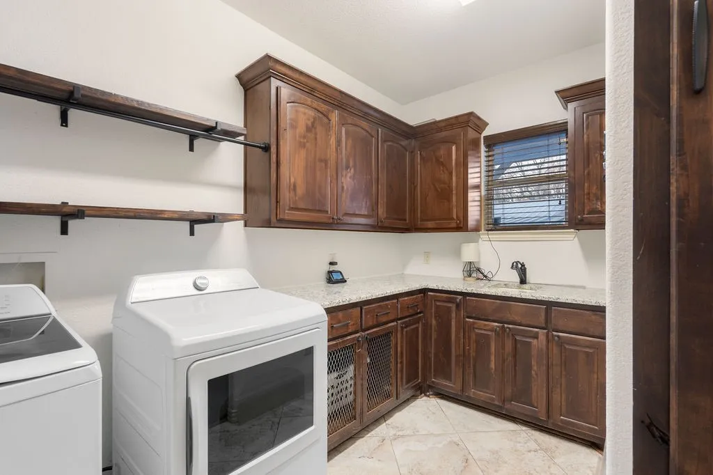 Single Family Residence For Sale in Wise County , 4069 S Fm 730, Decatur, Texas 76234, 4 Bedroom, 3 Bathroom, 4 Garage spaces, 2,686 Sqft, built in 2015, mls#21375349, Real Estate Agent in Decatur, Homes For Sale in Wise county, Homes For Sale in Decatur, Realtor in Decatur Texas, Real Estate Brokerage Independent Realty Texas, Luminita Cordes Realtor