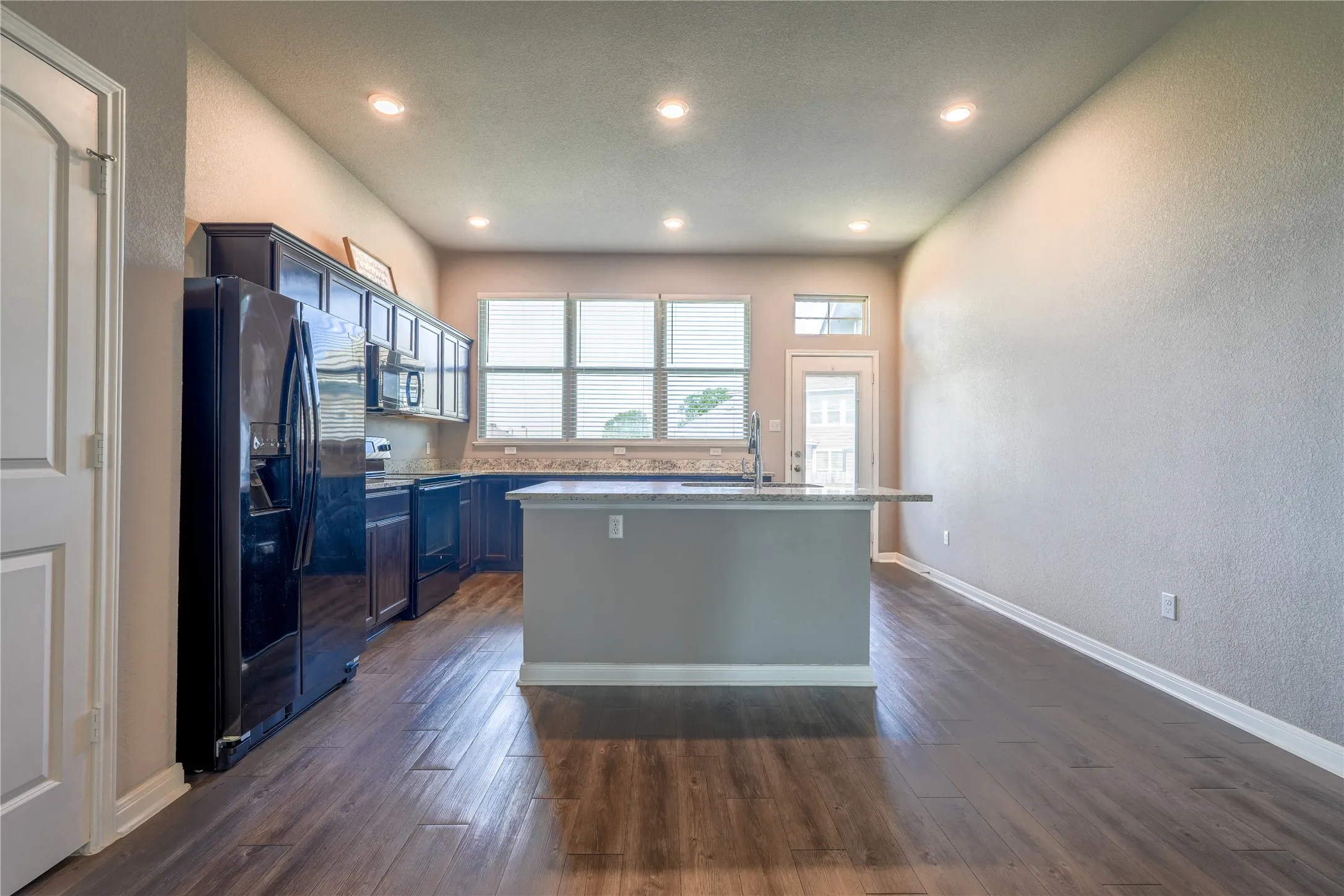 Single Family Residence For Sale in Mc Lennan County , 10617 Langham Drive, Waco, Texas 76708, 3 Bedroom, 2 Bathroom, 2 Garage spaces, 1,508 Sqft, built in 2017, mls#21375109, Real Estate Agent in Waco, Homes For Sale in Mc Lennan county, Homes For Sale in Waco, Realtor in Waco Texas, Real Estate Brokerage Independent Realty Texas, Luminita Cordes Realtor