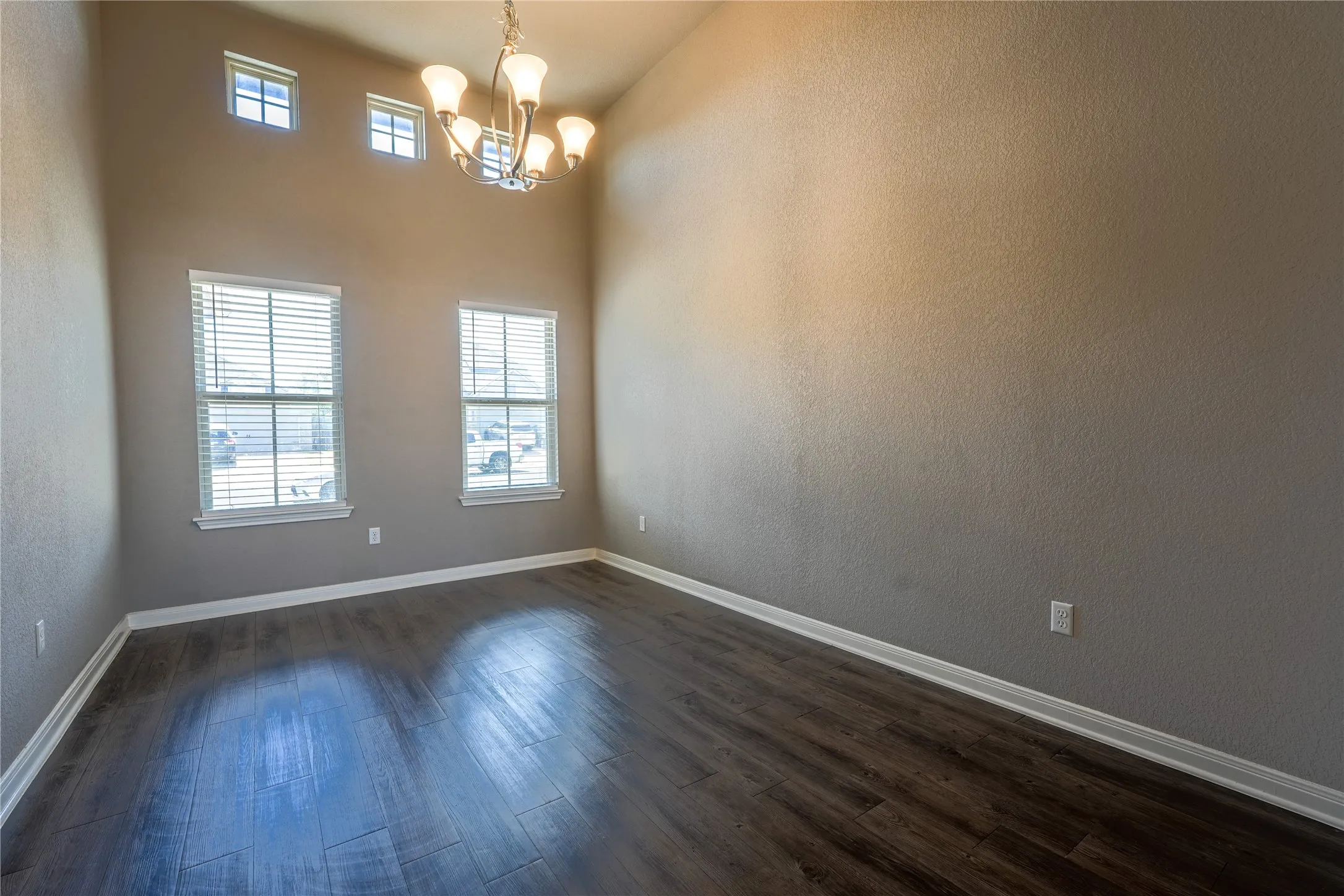 Single Family Residence For Sale in Mc Lennan County , 10617 Langham Drive, Waco, Texas 76708, 3 Bedroom, 2 Bathroom, 2 Garage spaces, 1,508 Sqft, built in 2017, mls#21375109, Real Estate Agent in Waco, Homes For Sale in Mc Lennan county, Homes For Sale in Waco, Realtor in Waco Texas, Real Estate Brokerage Independent Realty Texas, Luminita Cordes Realtor