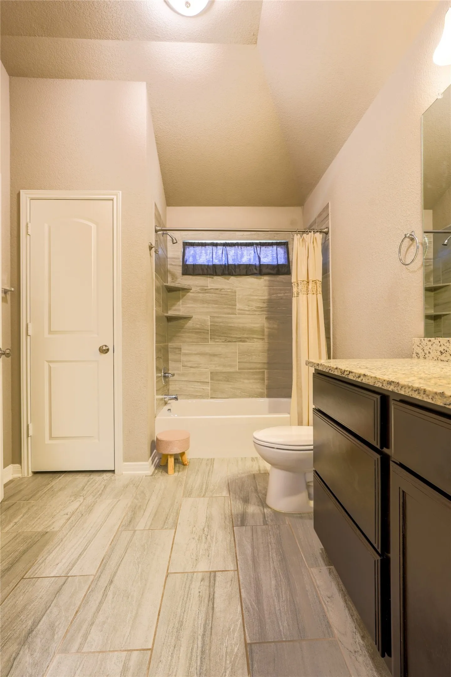 Single Family Residence For Sale in Mc Lennan County , 10617 Langham Drive, Waco, Texas 76708, 3 Bedroom, 2 Bathroom, 2 Garage spaces, 1,508 Sqft, built in 2017, mls#21375109, Real Estate Agent in Waco, Homes For Sale in Mc Lennan county, Homes For Sale in Waco, Realtor in Waco Texas, Real Estate Brokerage Independent Realty Texas, Luminita Cordes Realtor