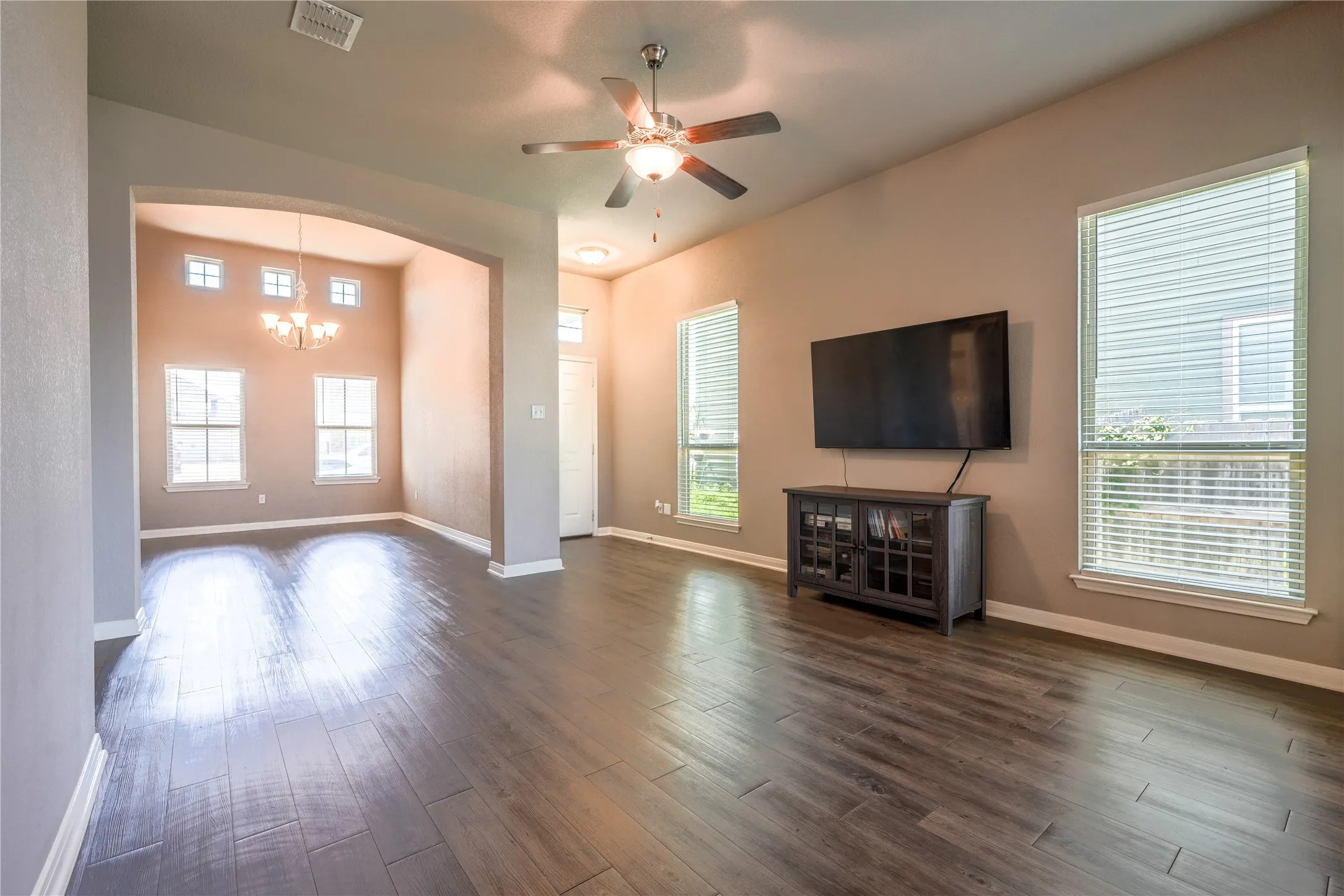 Single Family Residence For Sale in Mc Lennan County , 10617 Langham Drive, Waco, Texas 76708, 3 Bedroom, 2 Bathroom, 2 Garage spaces, 1,508 Sqft, built in 2017, mls#21375109, Real Estate Agent in Waco, Homes For Sale in Mc Lennan county, Homes For Sale in Waco, Realtor in Waco Texas, Real Estate Brokerage Independent Realty Texas, Luminita Cordes Realtor