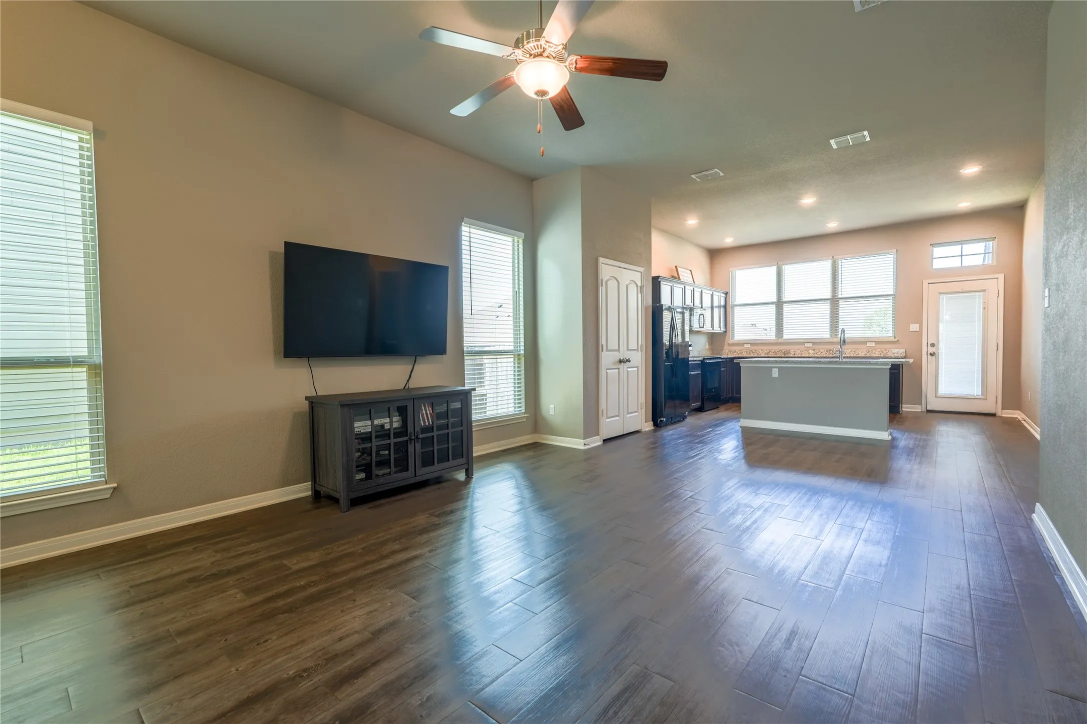 Single Family Residence For Sale in Mc Lennan County , 10617 Langham Drive, Waco, Texas 76708, 3 Bedroom, 2 Bathroom, 2 Garage spaces, 1,508 Sqft, built in 2017, mls#21375109, Real Estate Agent in Waco, Homes For Sale in Mc Lennan county, Homes For Sale in Waco, Realtor in Waco Texas, Real Estate Brokerage Independent Realty Texas, Luminita Cordes Realtor