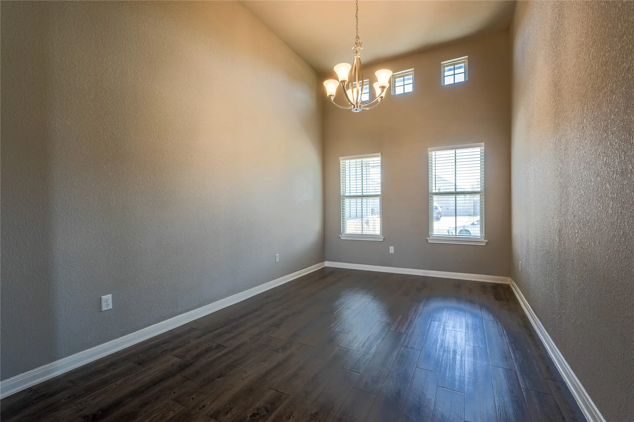 Single Family Residence For Sale in Mc Lennan County , 10617 Langham Drive, Waco, Texas 76708, 3 Bedroom, 2 Bathroom, 2 Garage spaces, 1,508 Sqft, built in 2017, mls#21375109, Real Estate Agent in Waco, Homes For Sale in Mc Lennan county, Homes For Sale in Waco, Realtor in Waco Texas, Real Estate Brokerage Independent Realty Texas, Luminita Cordes Realtor