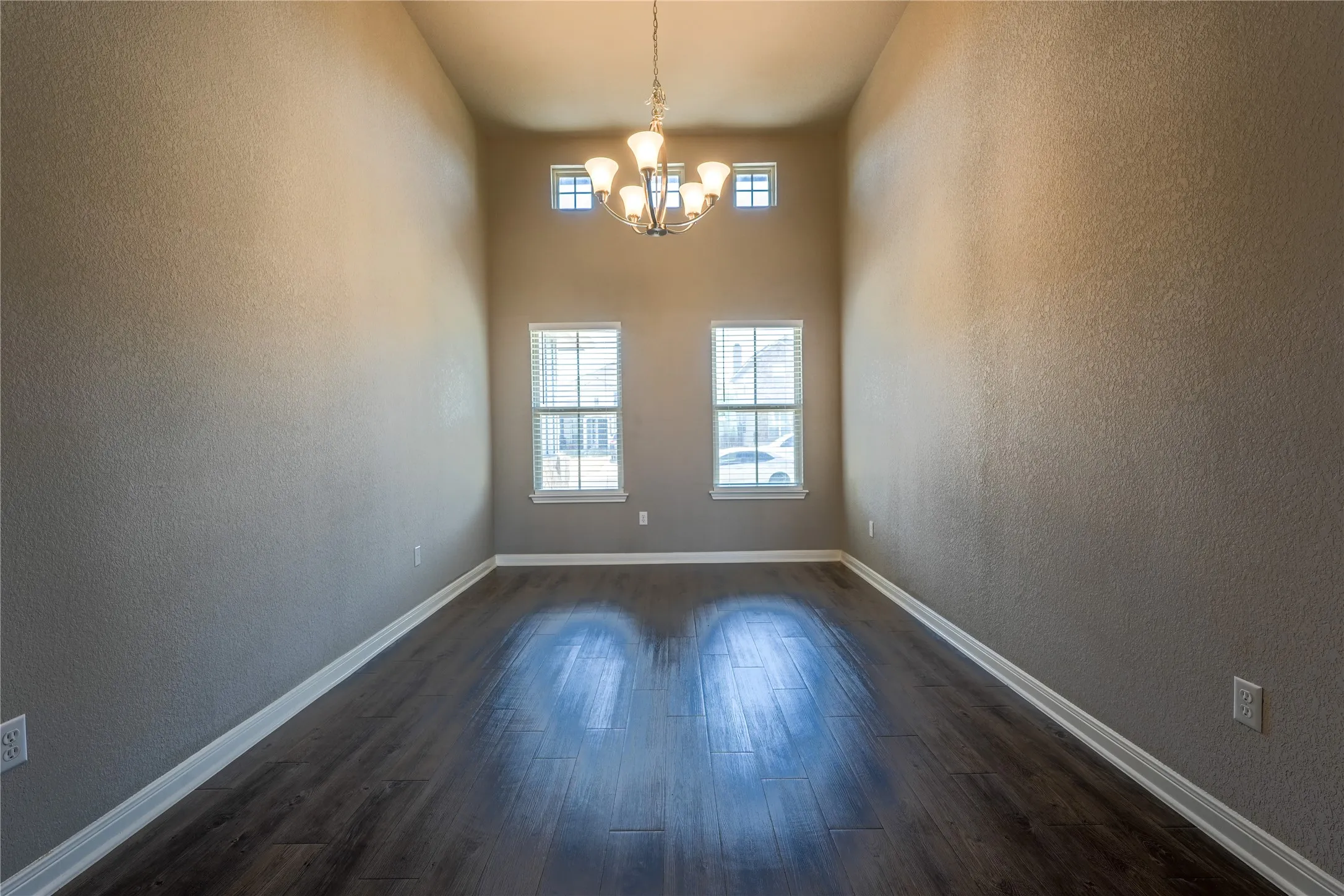 Single Family Residence For Sale in Mc Lennan County , 10617 Langham Drive, Waco, Texas 76708, 3 Bedroom, 2 Bathroom, 2 Garage spaces, 1,508 Sqft, built in 2017, mls#21375109, Real Estate Agent in Waco, Homes For Sale in Mc Lennan county, Homes For Sale in Waco, Realtor in Waco Texas, Real Estate Brokerage Independent Realty Texas, Luminita Cordes Realtor