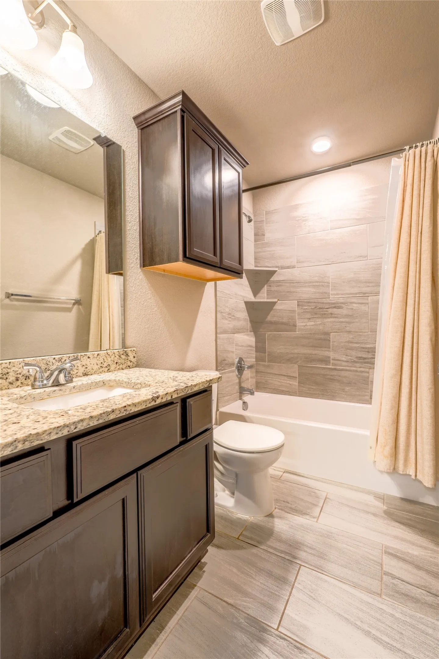 Single Family Residence For Sale in Mc Lennan County , 10617 Langham Drive, Waco, Texas 76708, 3 Bedroom, 2 Bathroom, 2 Garage spaces, 1,508 Sqft, built in 2017, mls#21375109, Real Estate Agent in Waco, Homes For Sale in Mc Lennan county, Homes For Sale in Waco, Realtor in Waco Texas, Real Estate Brokerage Independent Realty Texas, Luminita Cordes Realtor