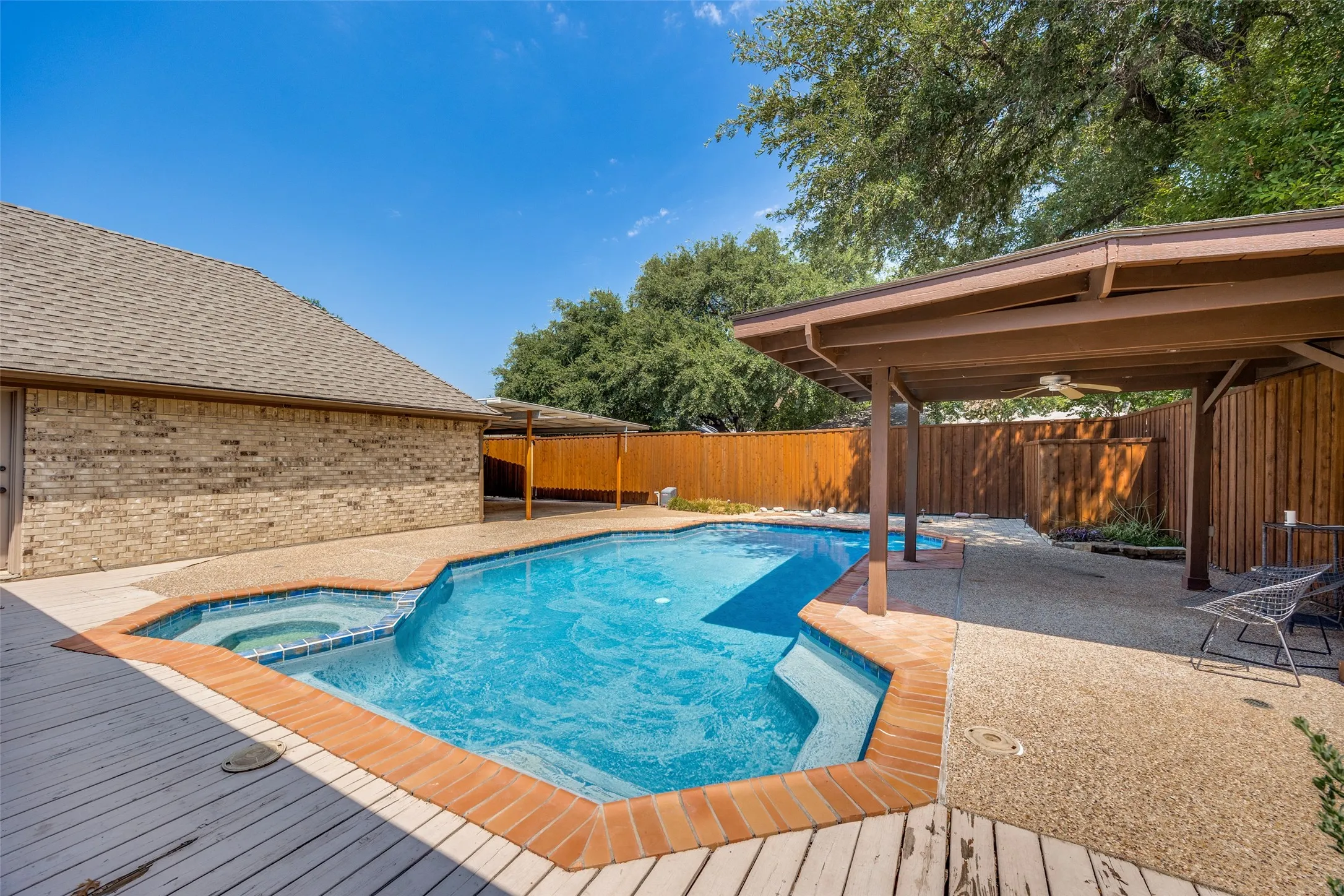 Single Family Residence For Sale in Dallas County , 6223 Fox Trail, Dallas, Texas 75248, 3 Bedroom, 2 Bathroom, 2 Garage spaces, 1,860 Sqft, built in 1983, mls#21371890, Real Estate Agent in Dallas, Homes For Sale in Dallas county, Homes For Sale in Dallas, Realtor in Dallas Texas, Real Estate Brokerage Independent Realty Texas, Luminita Cordes Realtor