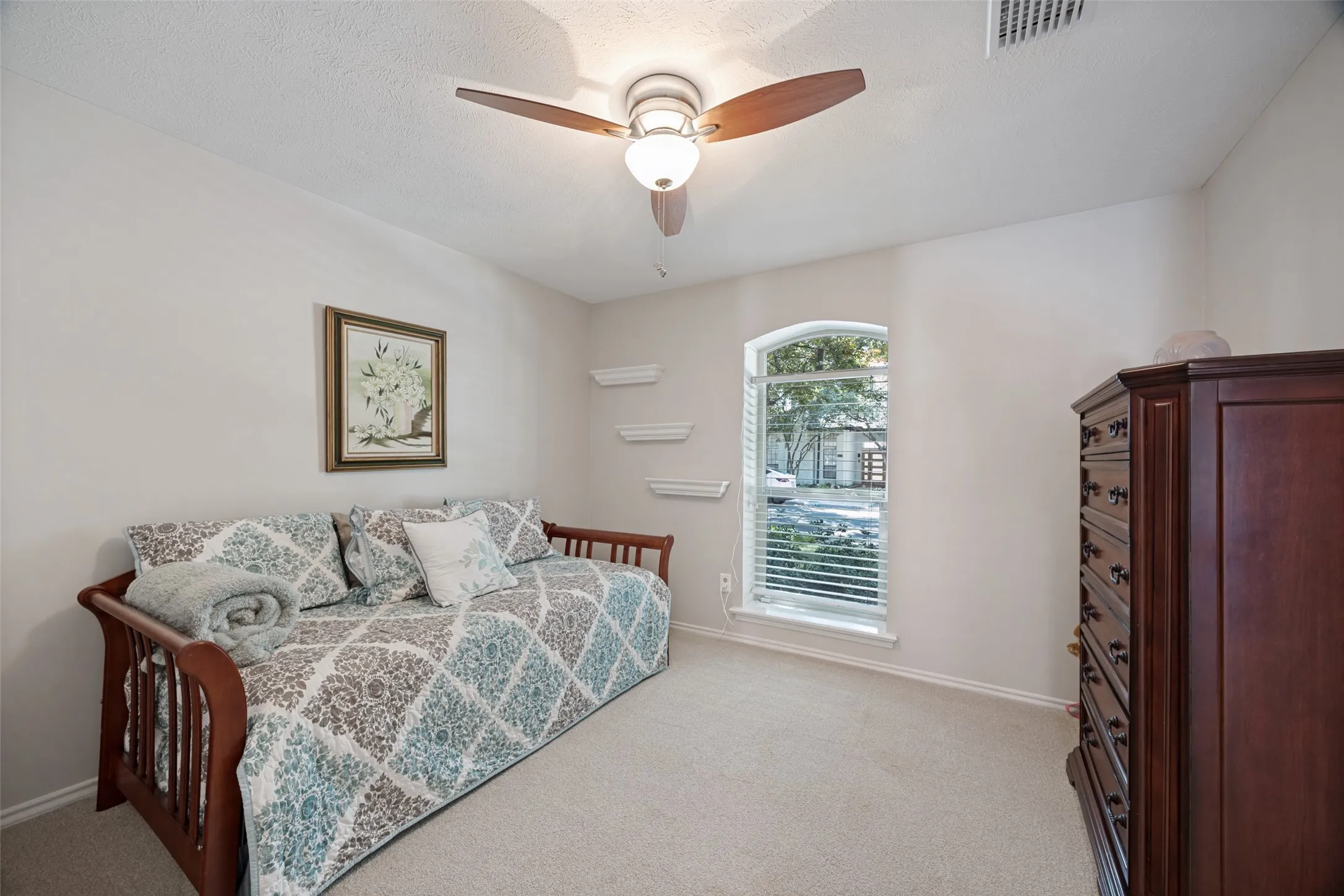 Guest bedroom
