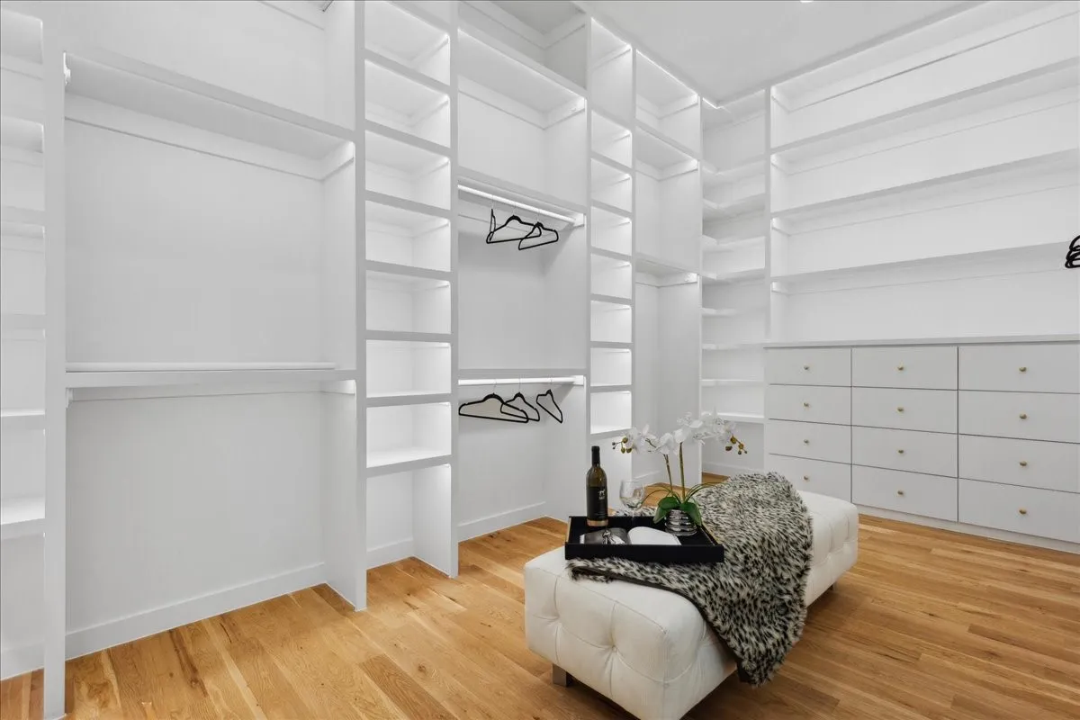 Single Family Residence For Sale in Dallas County , 3828 Eaton Drive, Dallas, Texas 75220, 5 Bedroom, 6 Bathroom, 2 Garage spaces, 4,700 Sqft, built in 2024, mls#21375358, Real Estate Agent in Dallas, Homes For Sale in Dallas county, Homes For Sale in Dallas, Realtor in Dallas Texas, Real Estate Brokerage Independent Realty Texas, Luminita Cordes Realtor